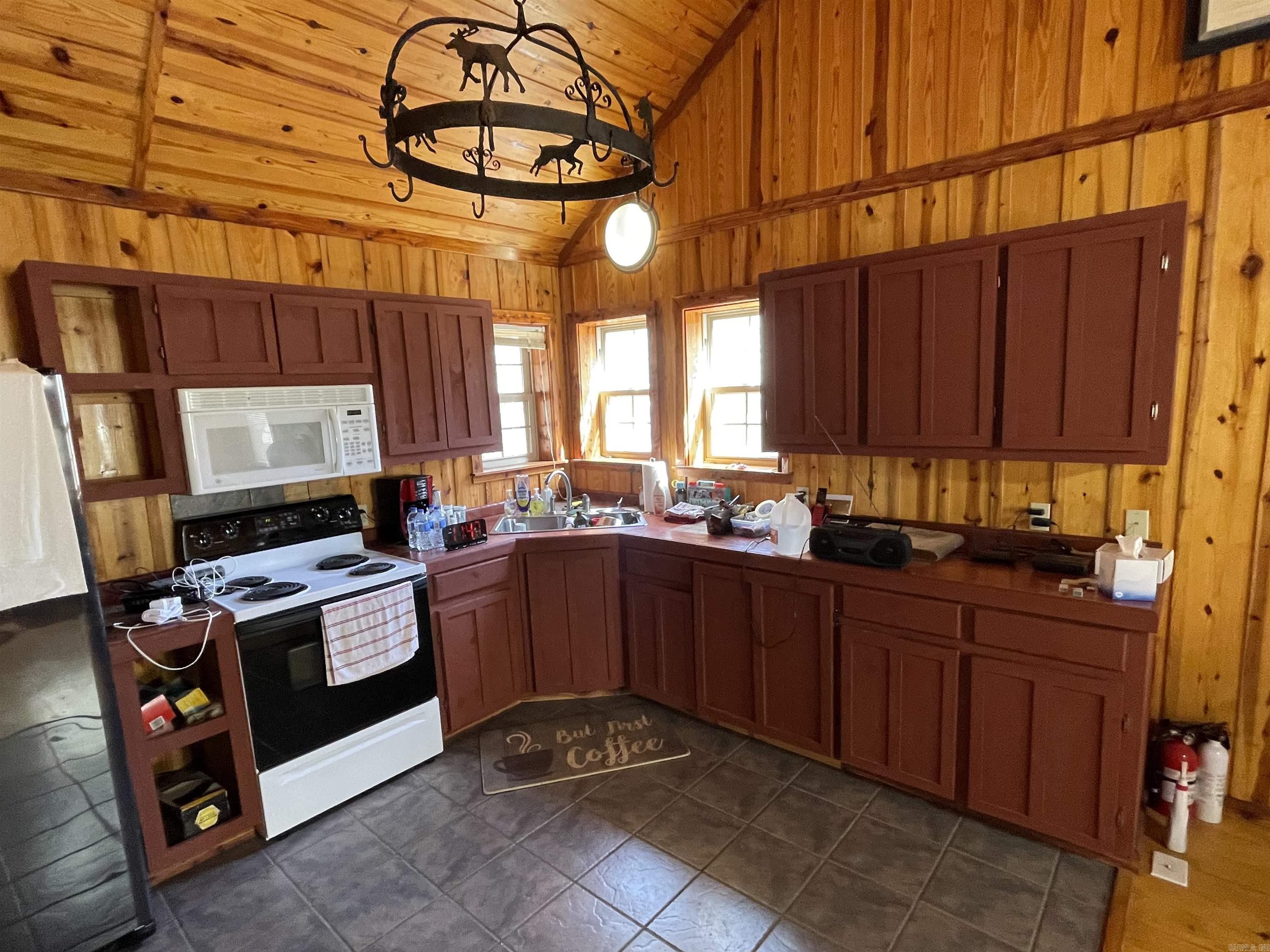 1671 Sylvan  Clinton, AR