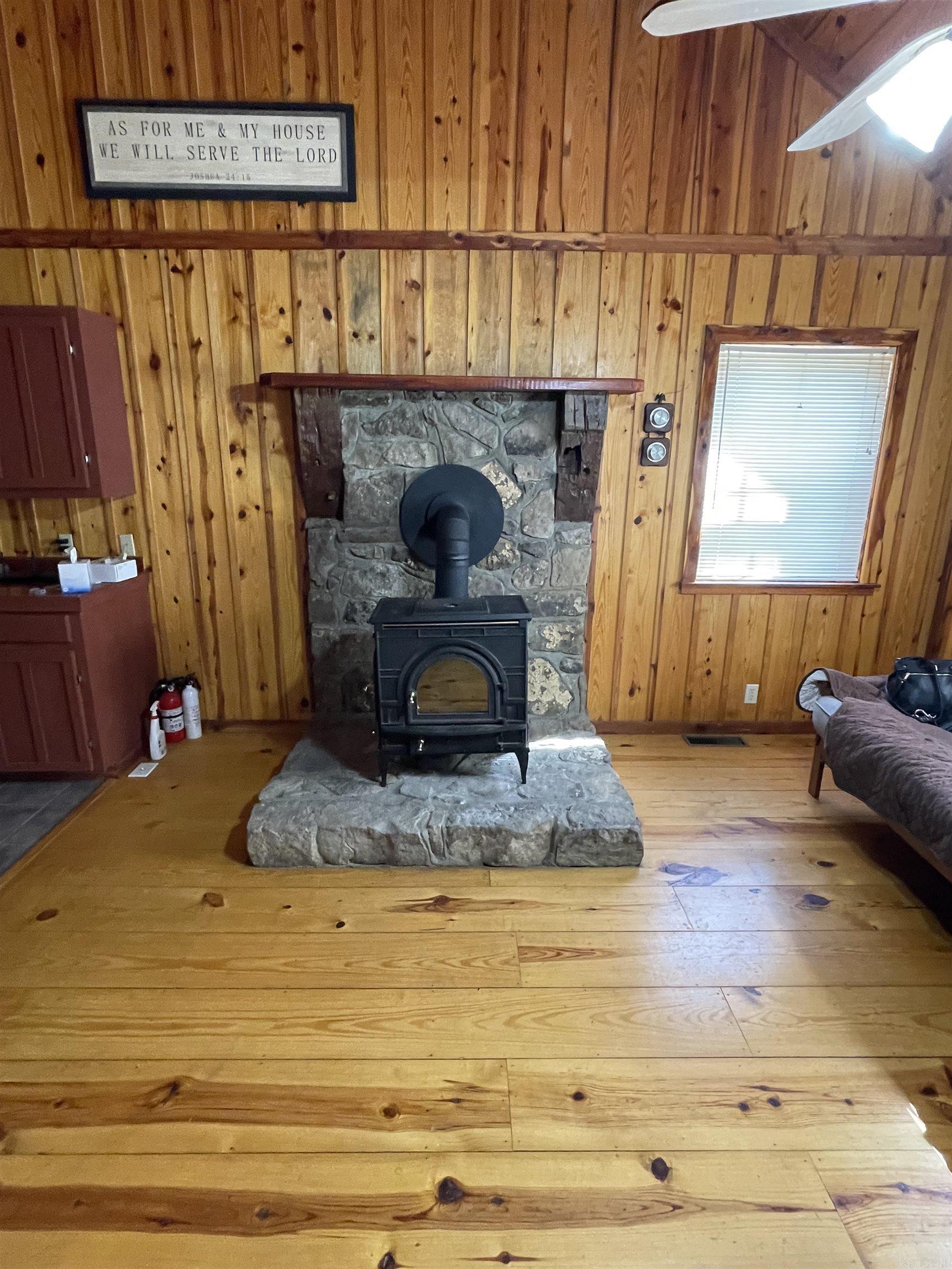 1671 Sylvan  Clinton, AR