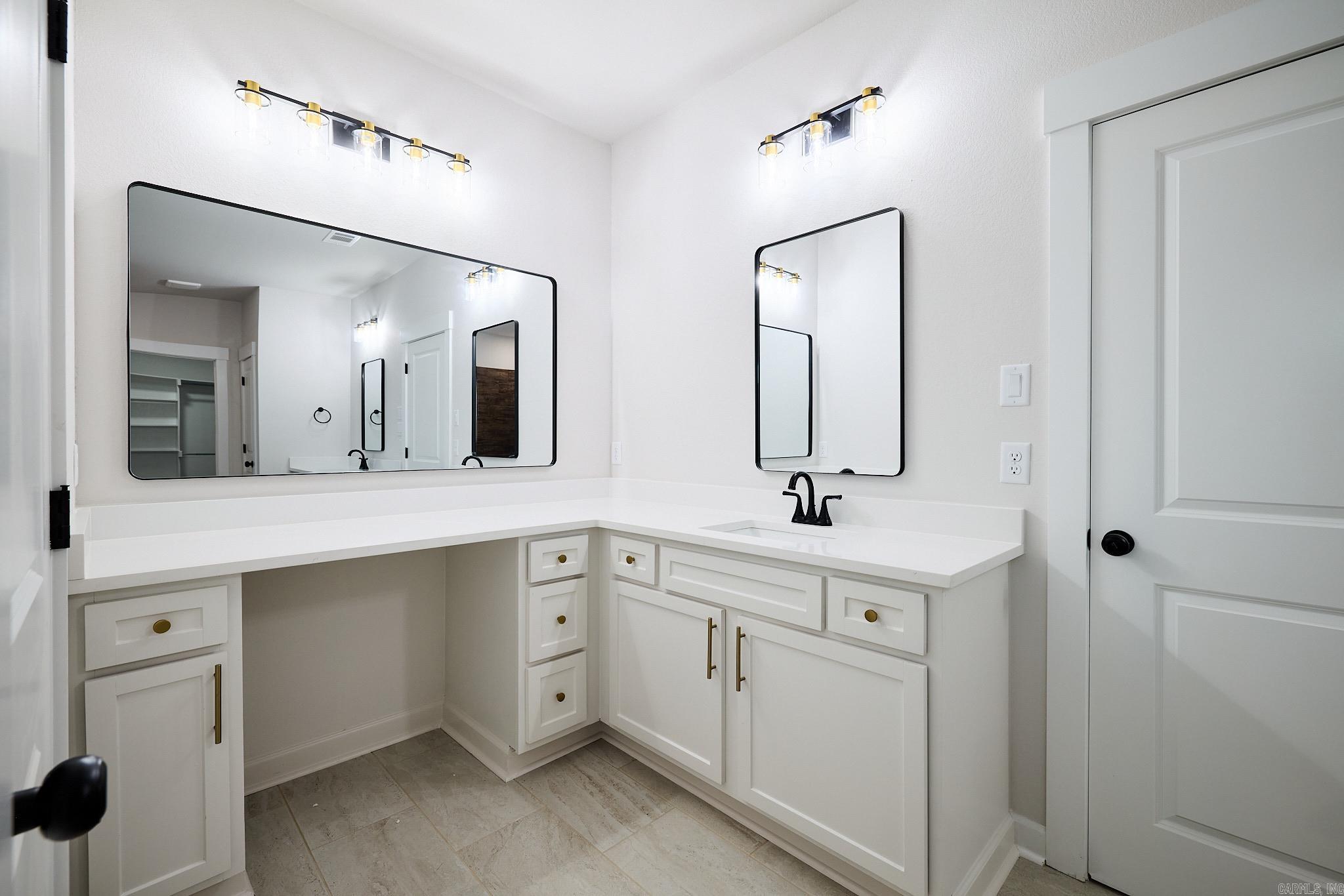 10565 W Miller Sardis Road  Bauxite, AR