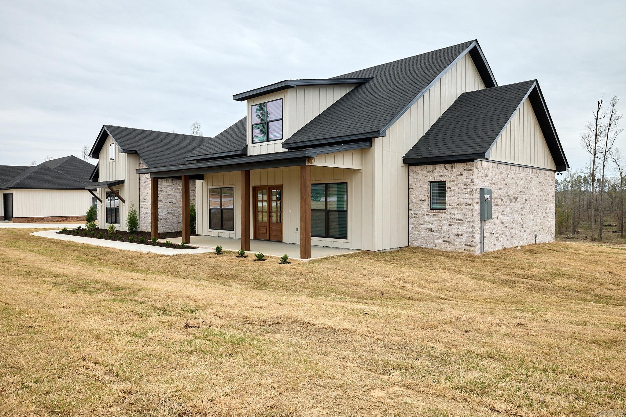 10565 W Miller Sardis Road  Bauxite, AR