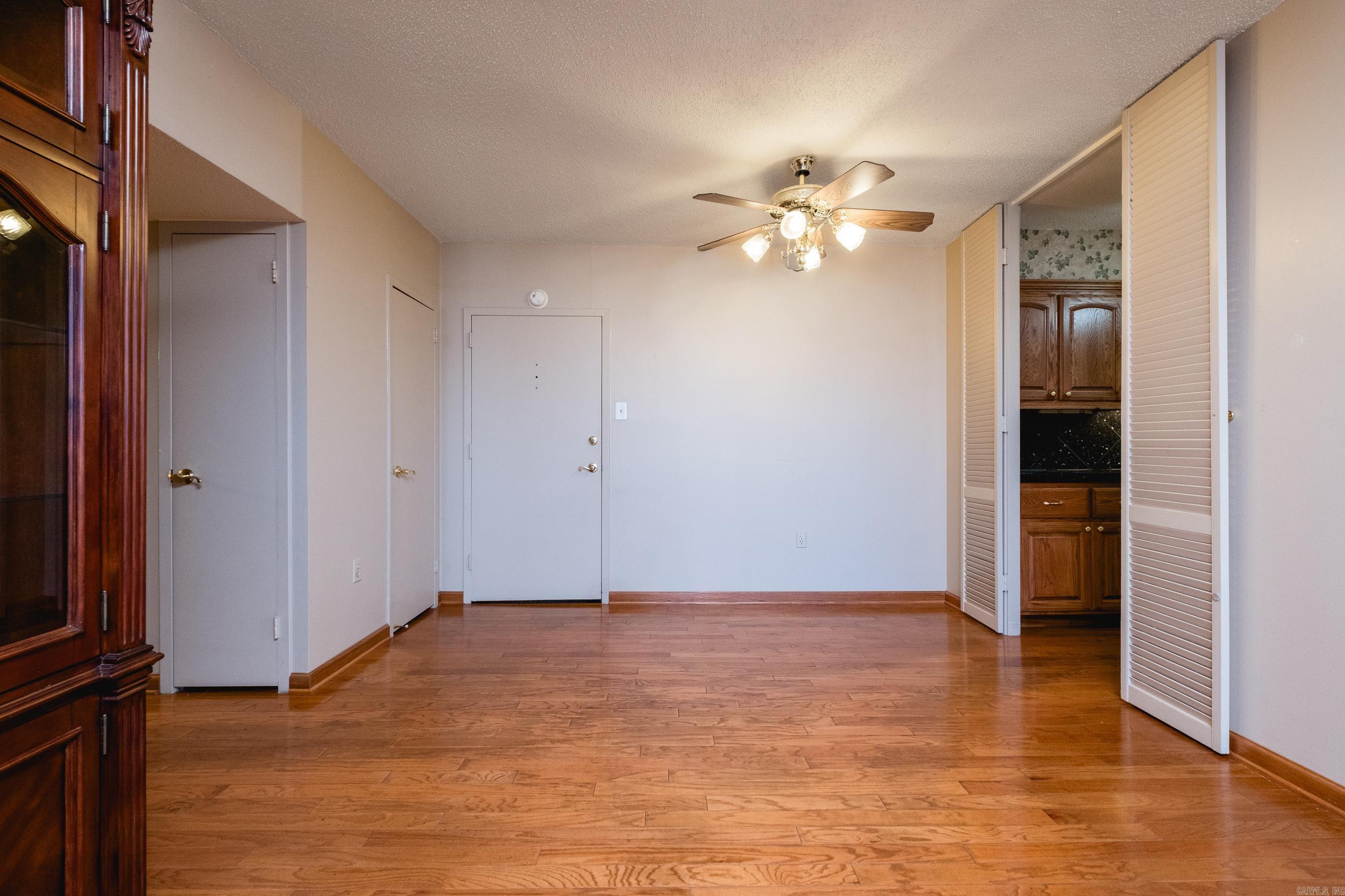 700 E 9th  11J  Little Rock, AR