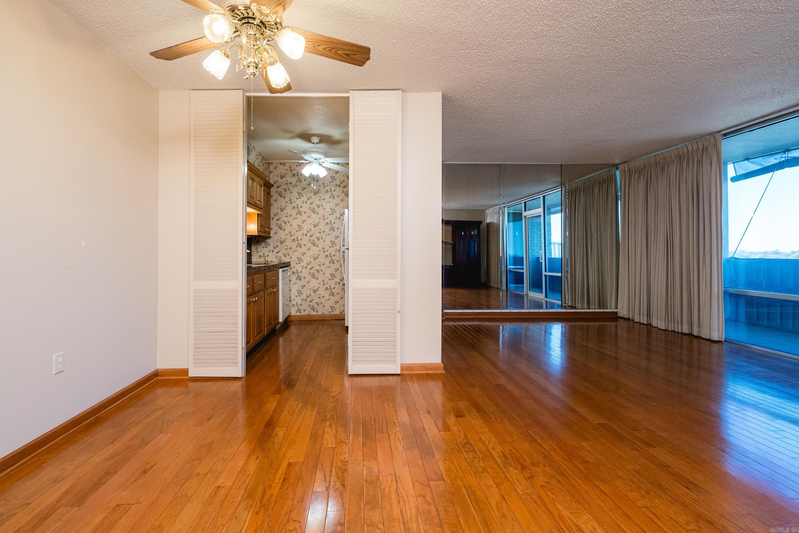 700 E 9th  11J  Little Rock, AR