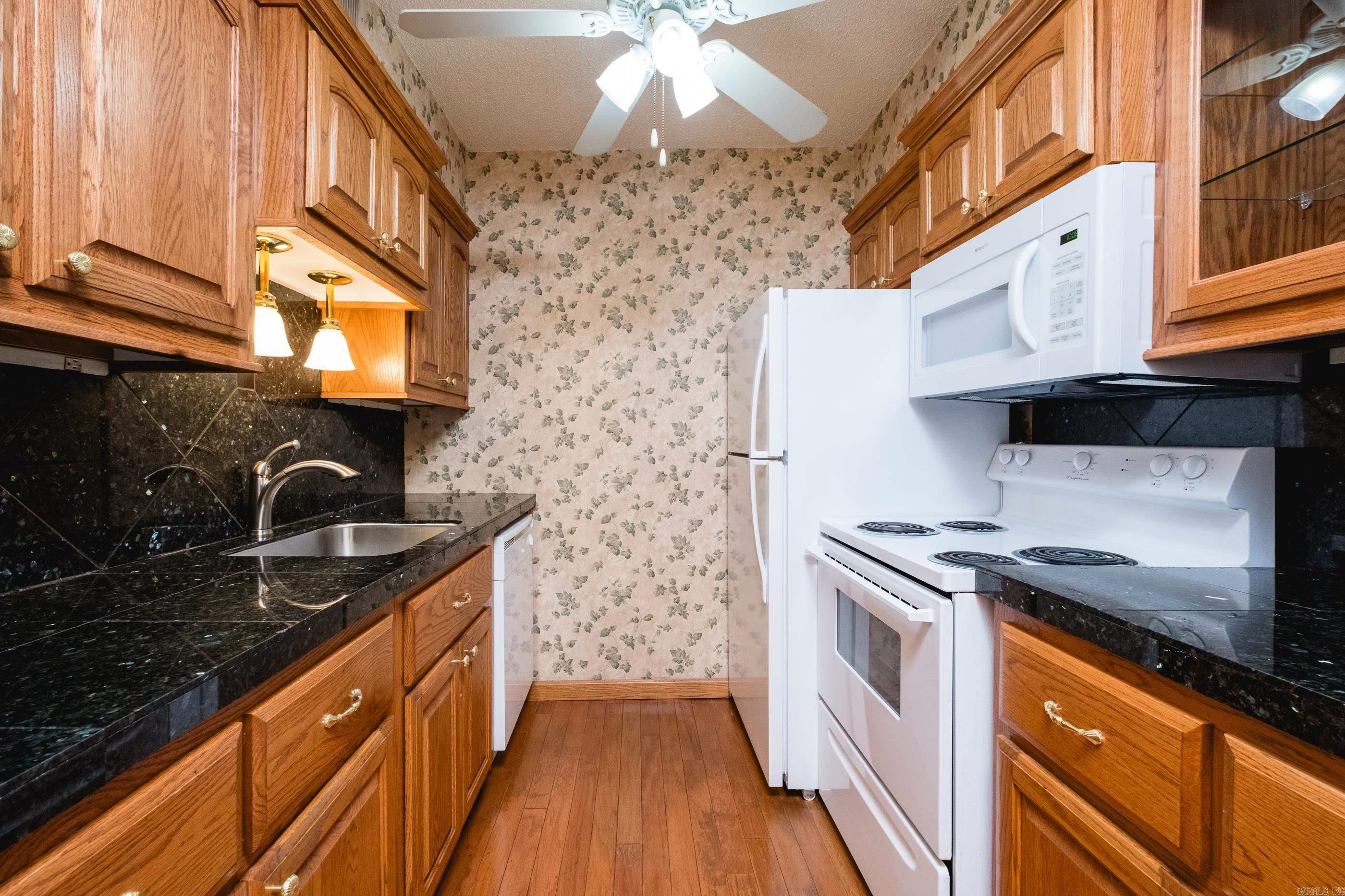 700 E 9th  11J  Little Rock, AR