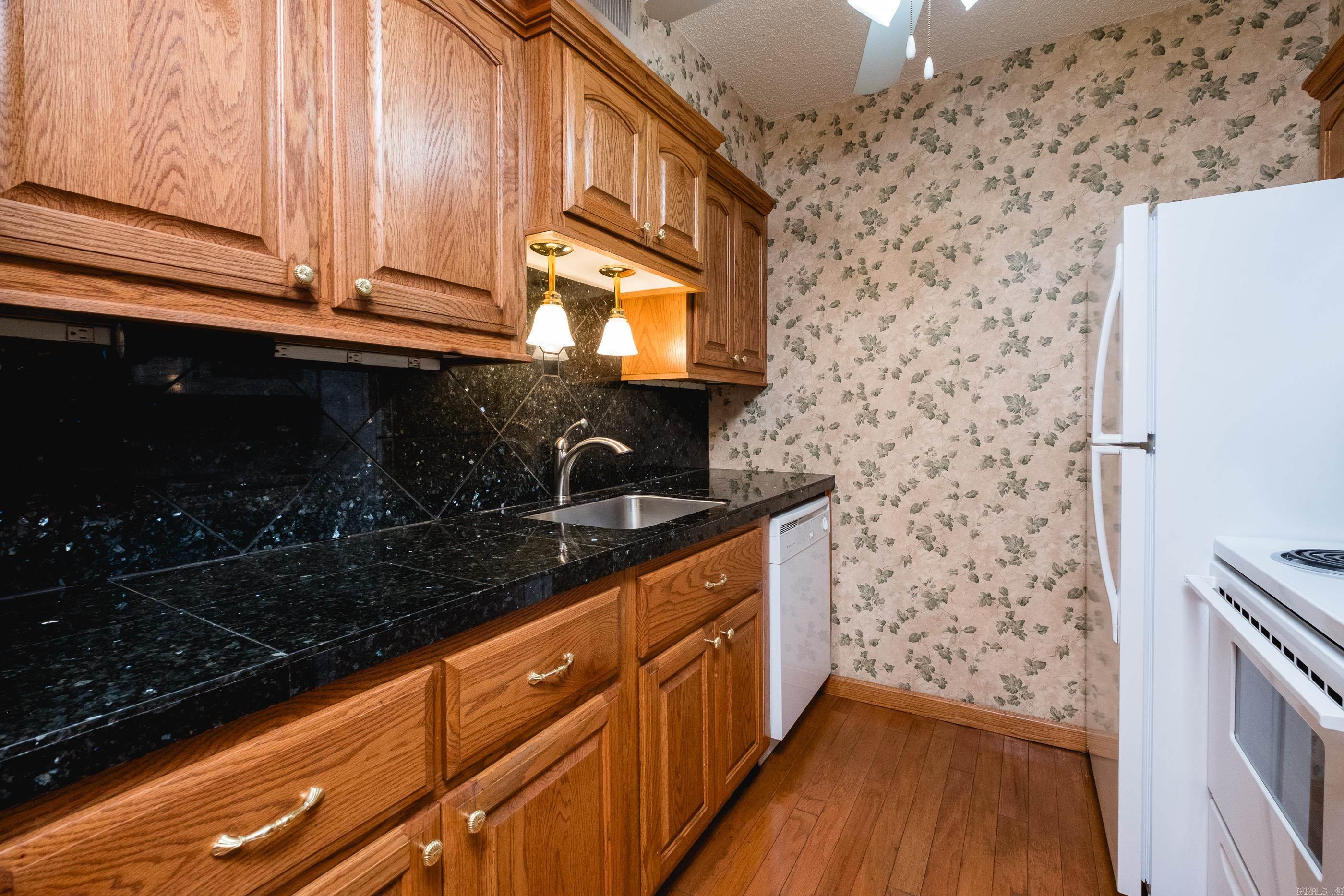 700 E 9th  11J  Little Rock, AR