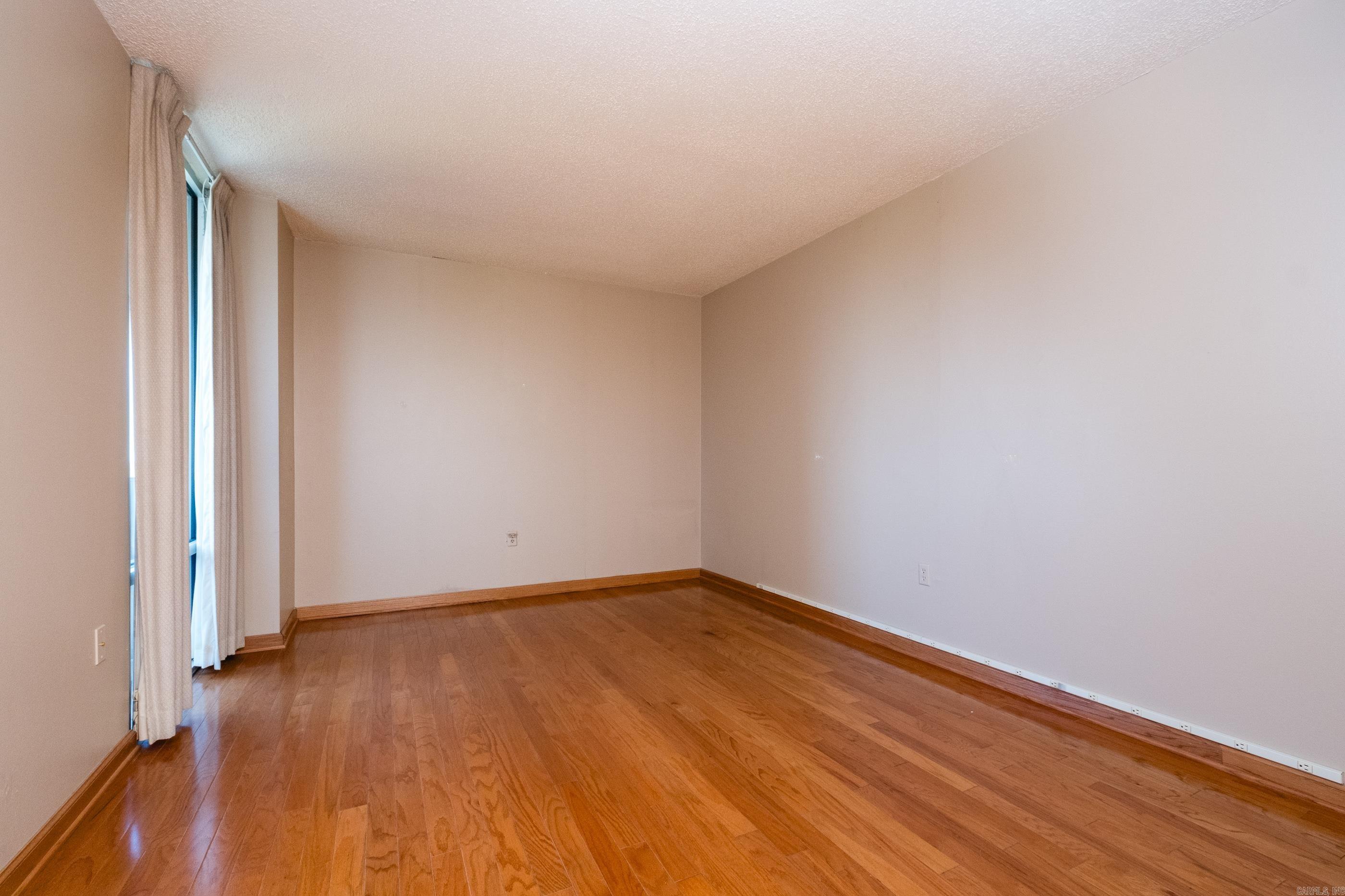 700 E 9th  11J  Little Rock, AR