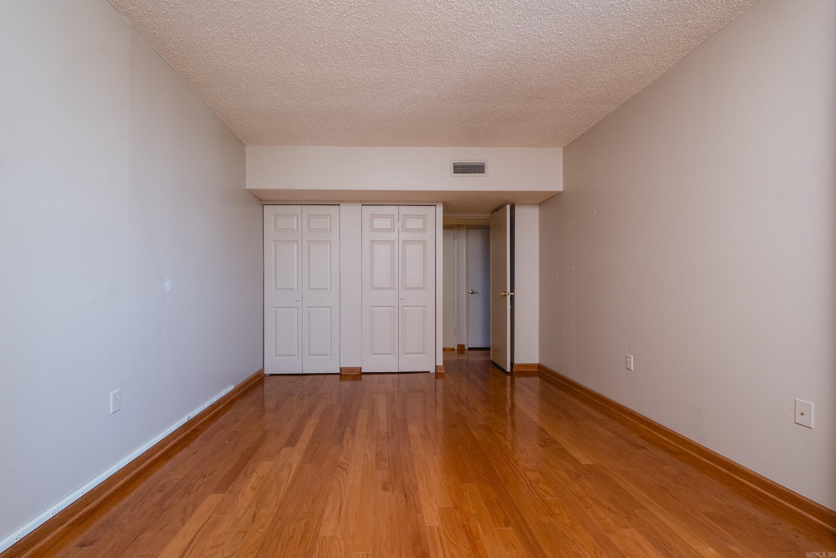 700 E 9th  11J  Little Rock, AR