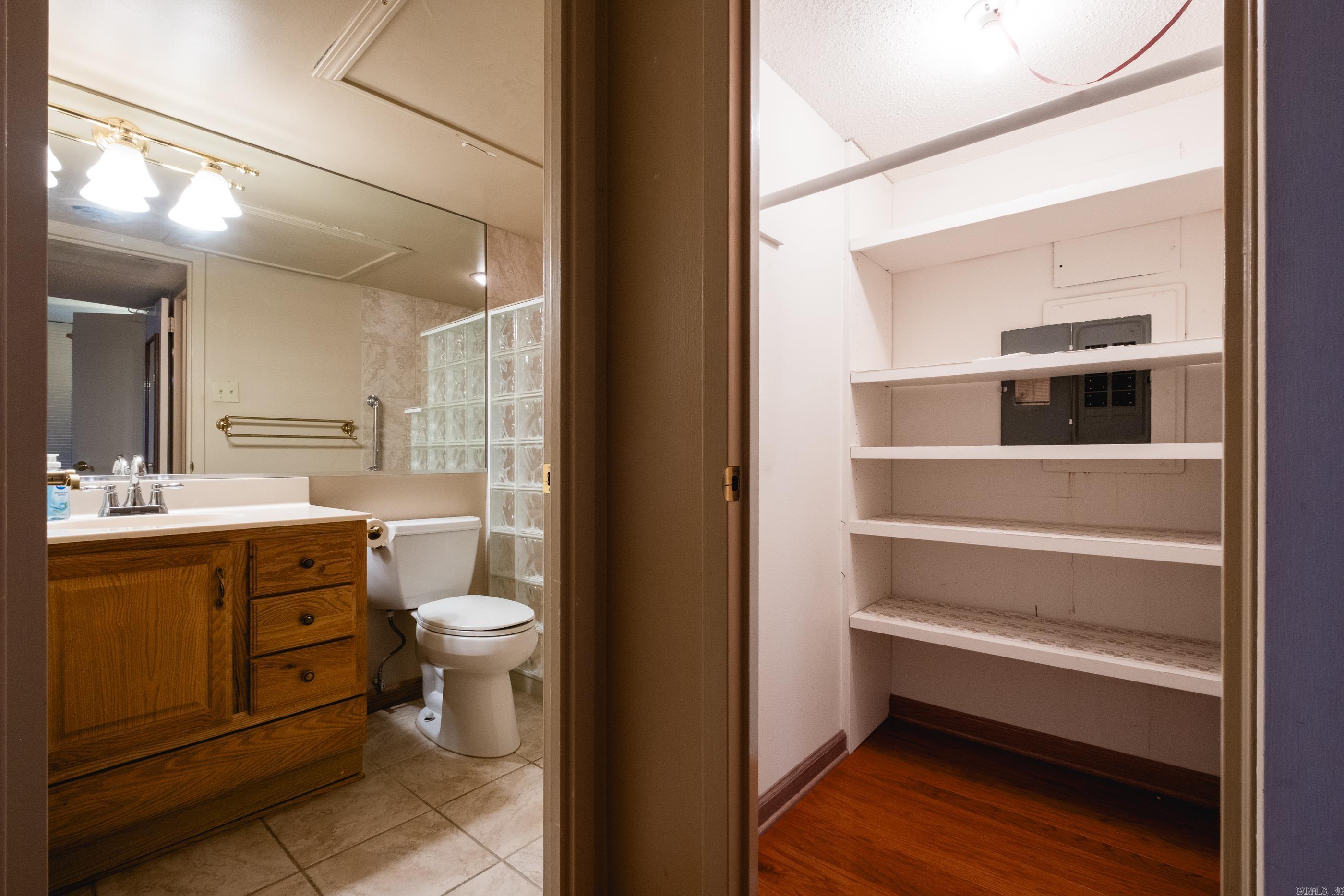 700 E 9th  11J  Little Rock, AR