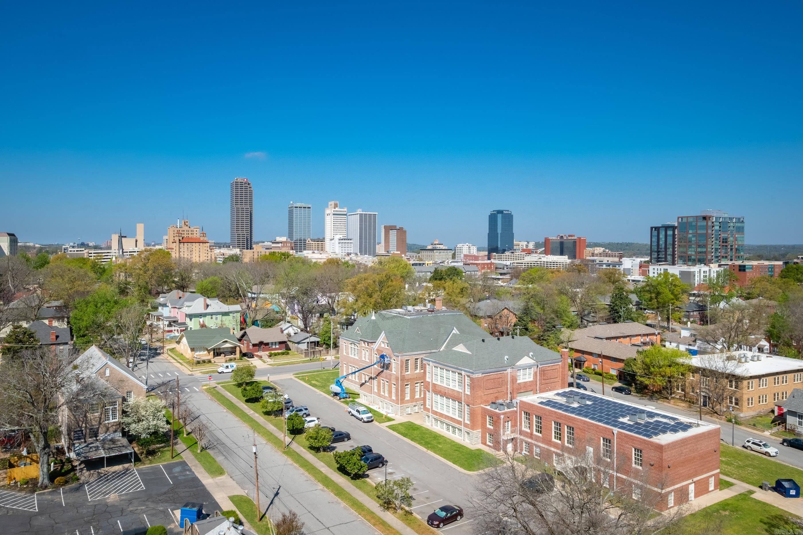 700 E 9th  11J  Little Rock, AR