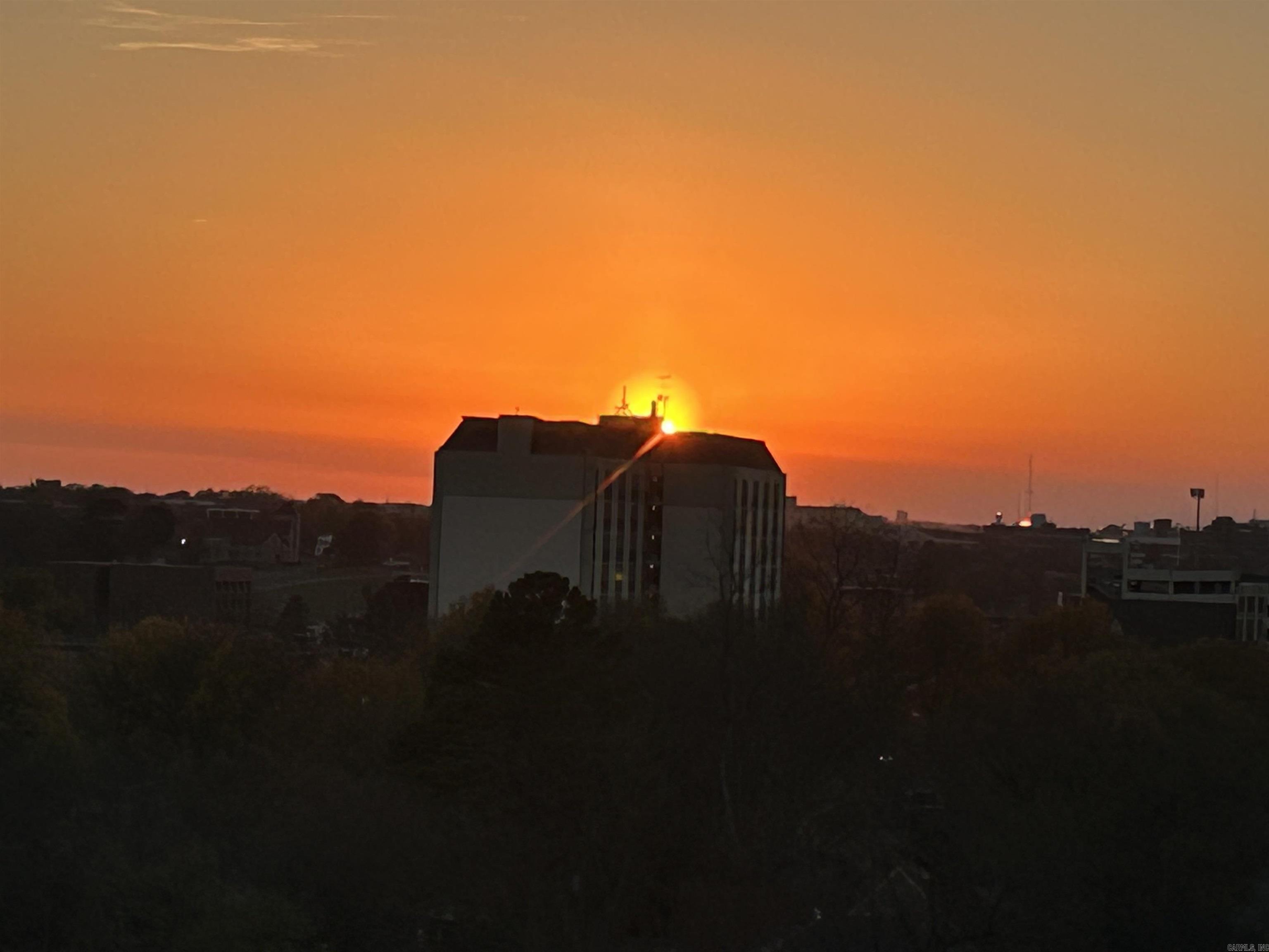 700 E 9th  11J  Little Rock, AR