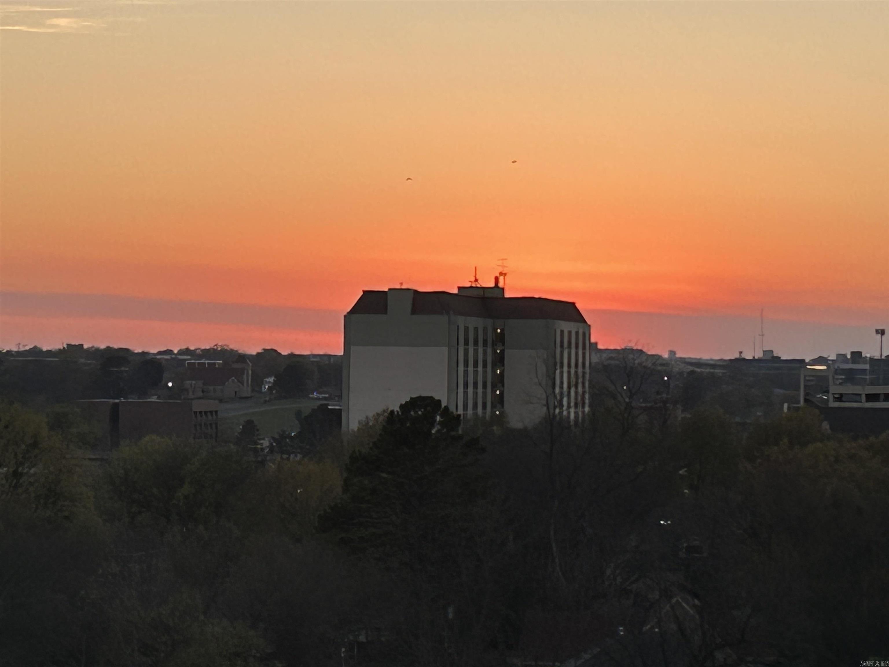 700 E 9th  11J  Little Rock, AR