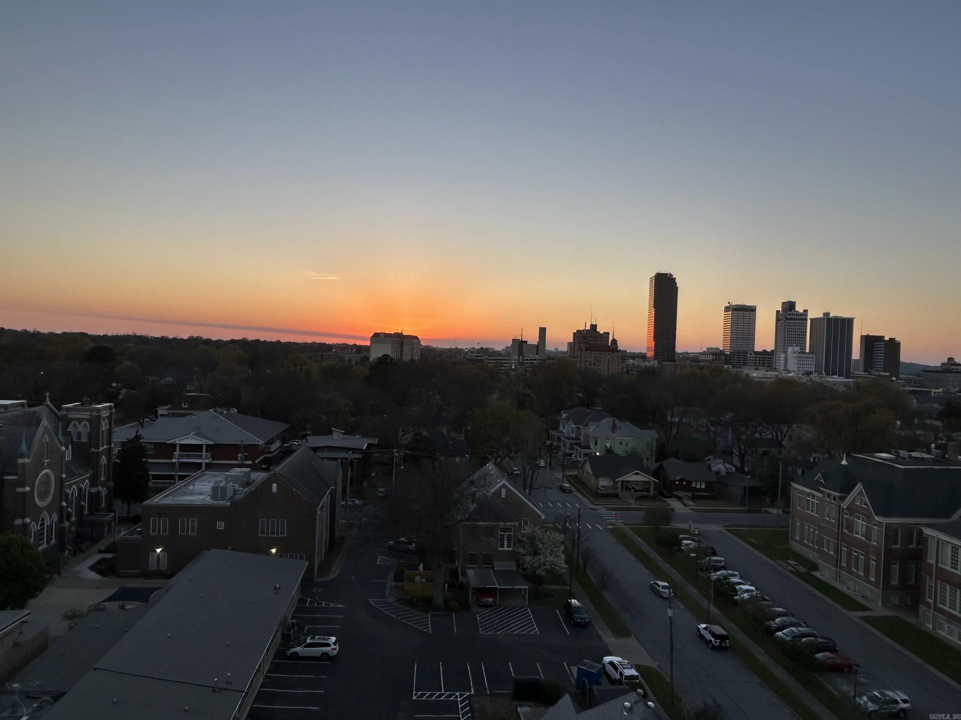 700 E 9th  11J  Little Rock, AR