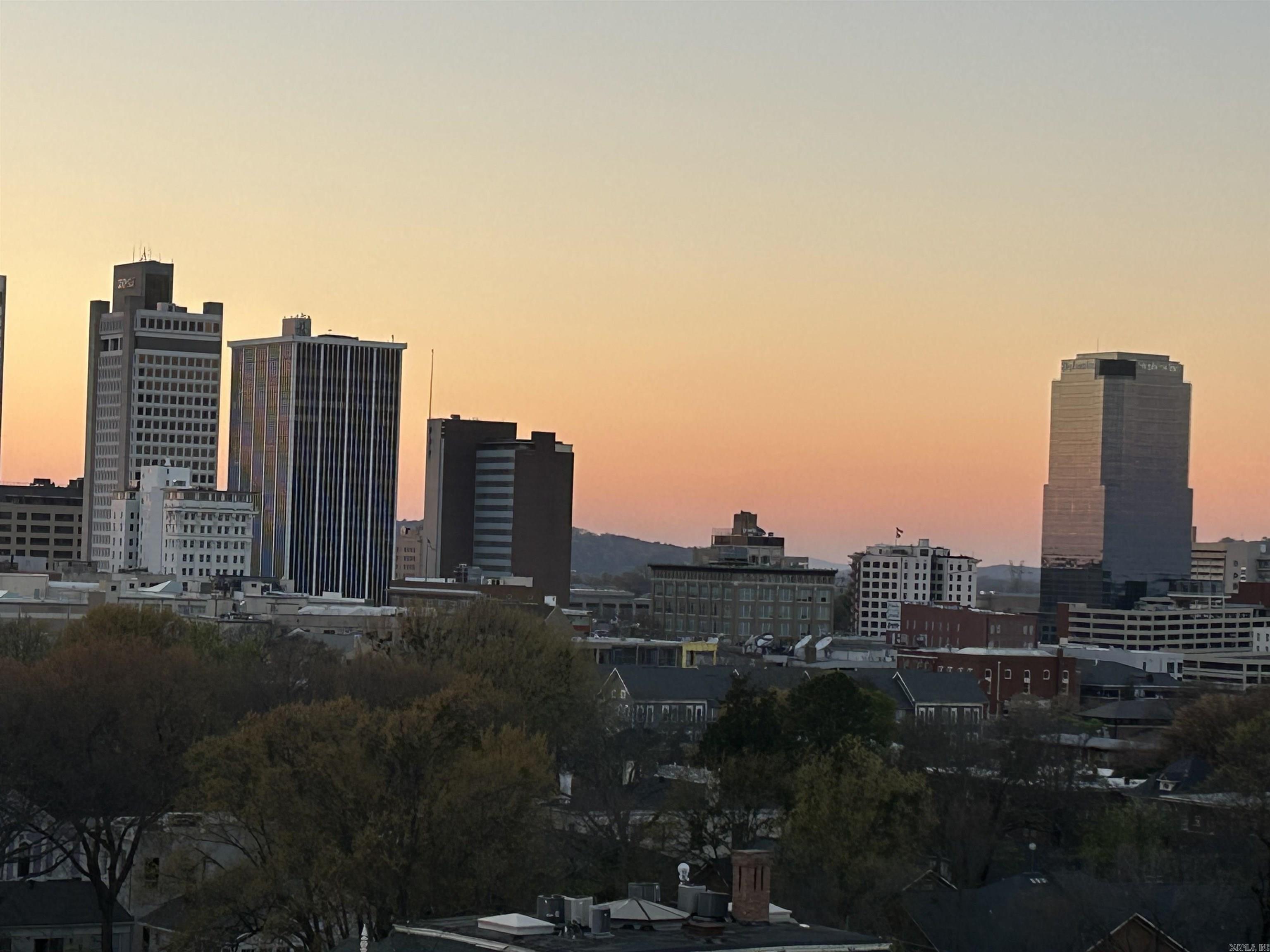 700 E 9th  11J  Little Rock, AR