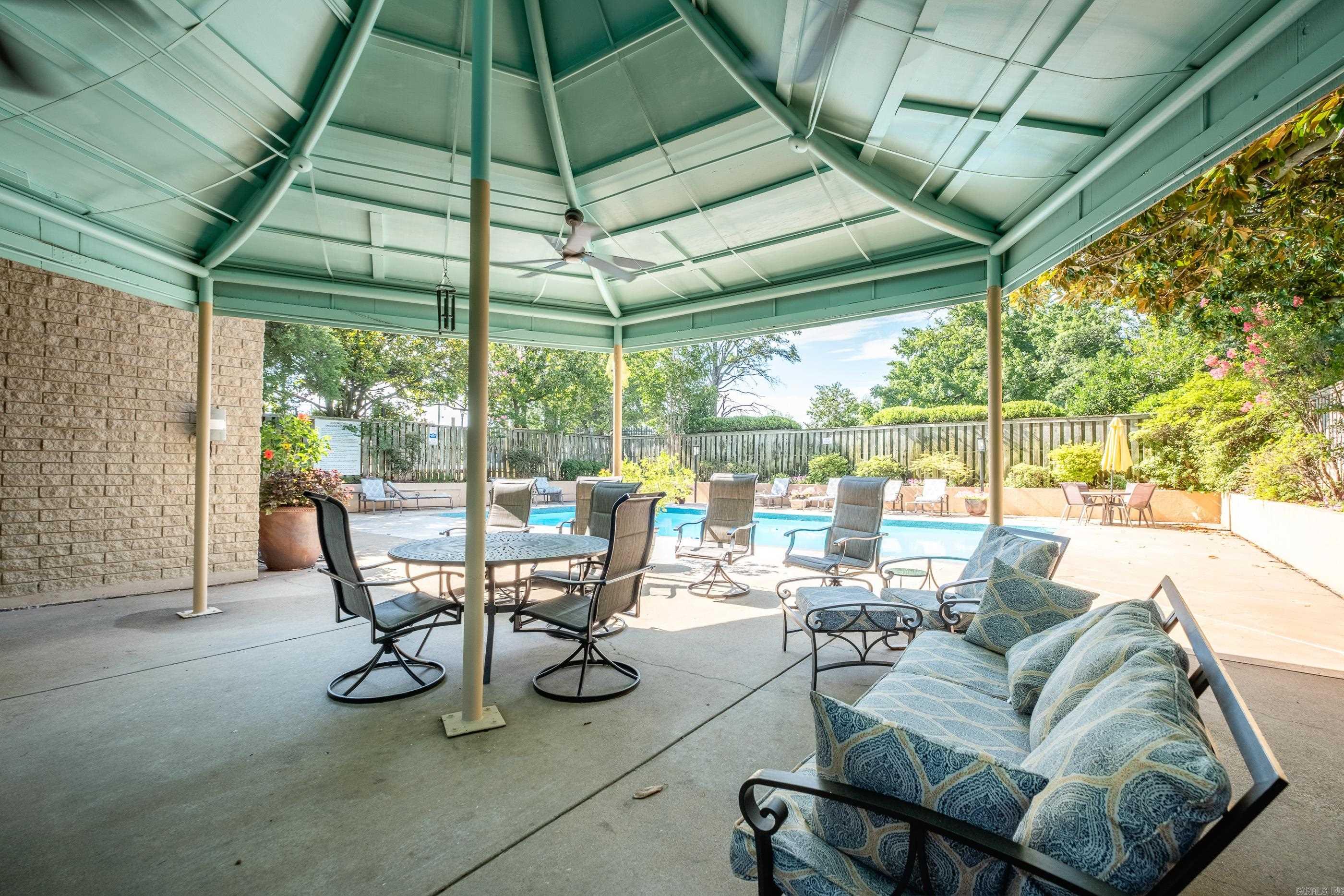 700 E 9th  11J  Little Rock, AR