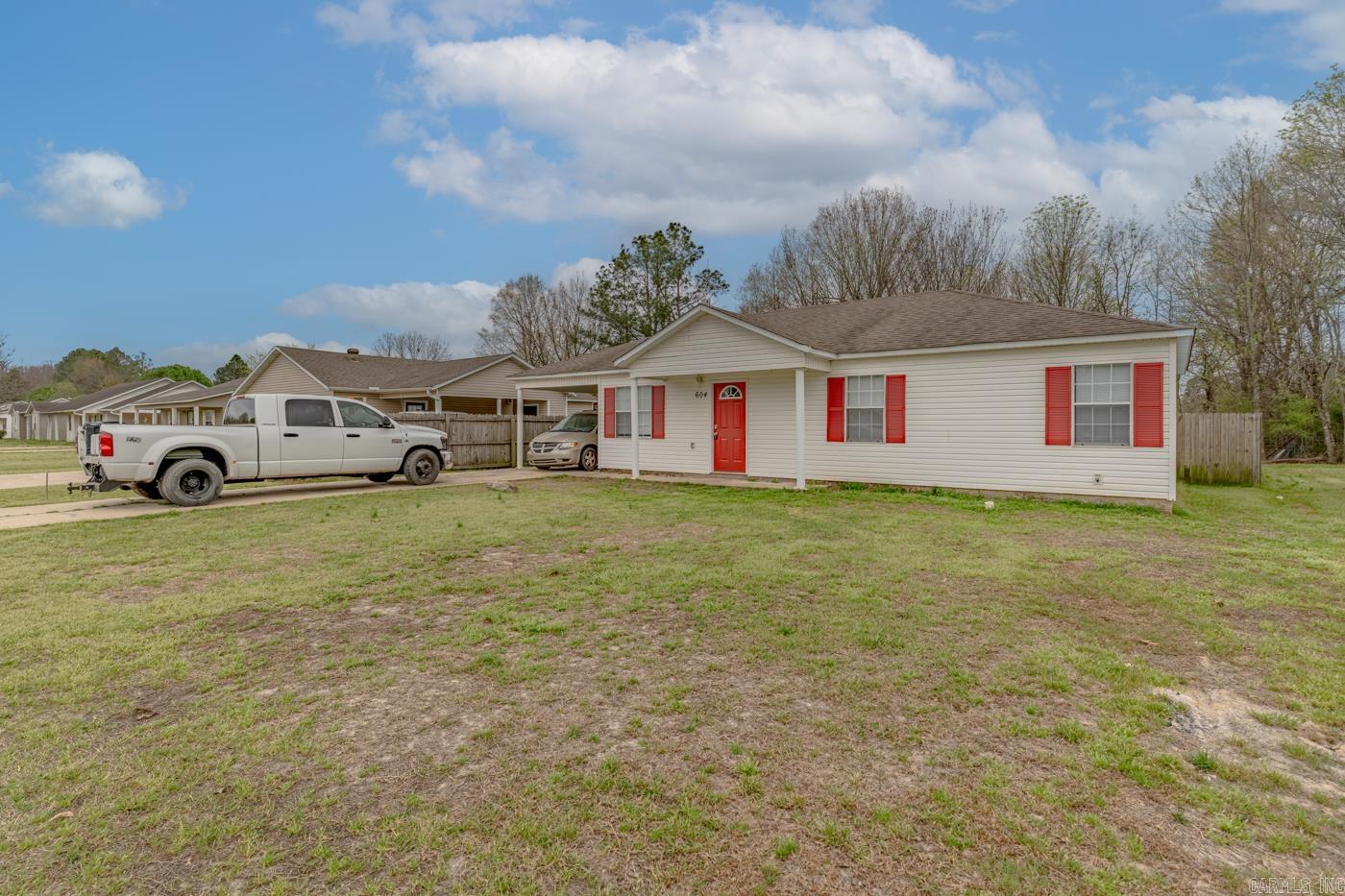 604 Meadow Ln  Paragould, AR