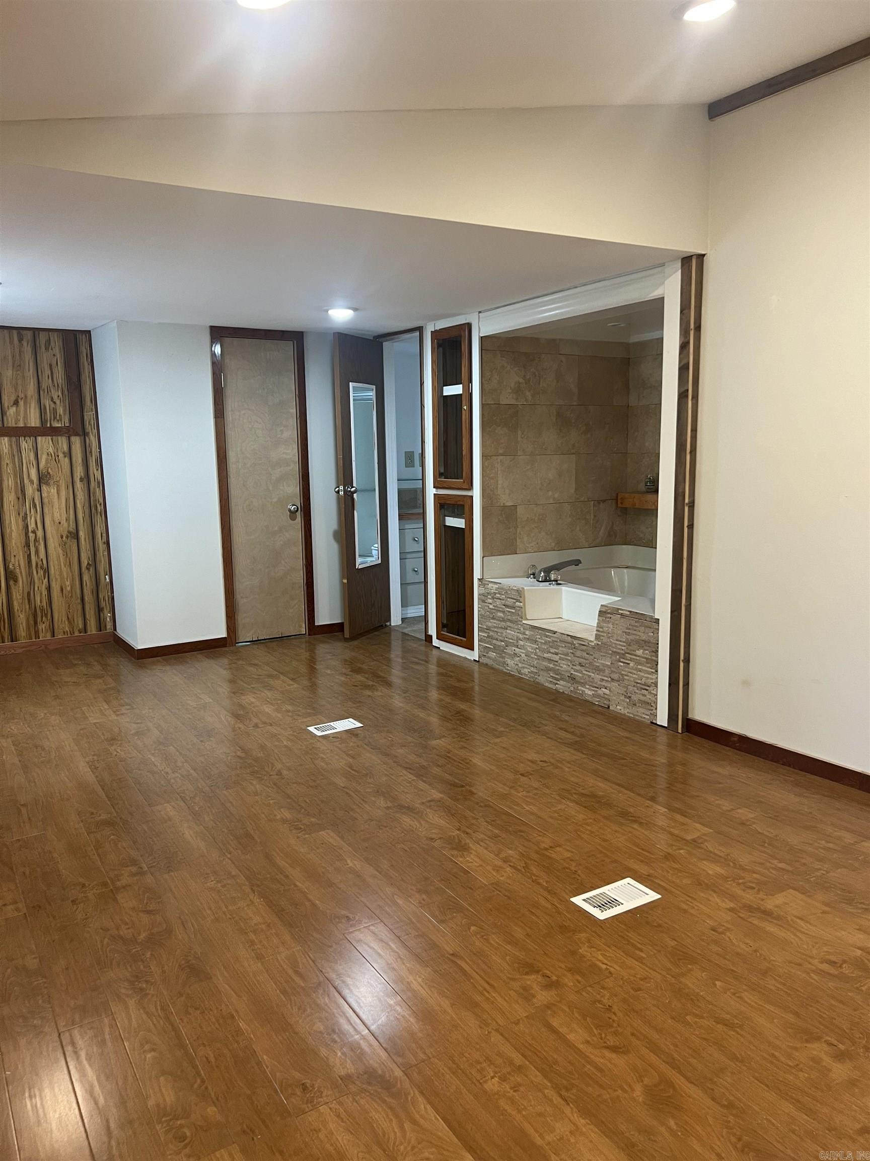1770 Old Hickory Shirley, AR 72153