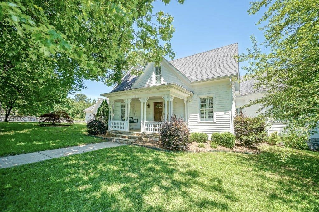 157 N Spring Street  Melbourne, AR