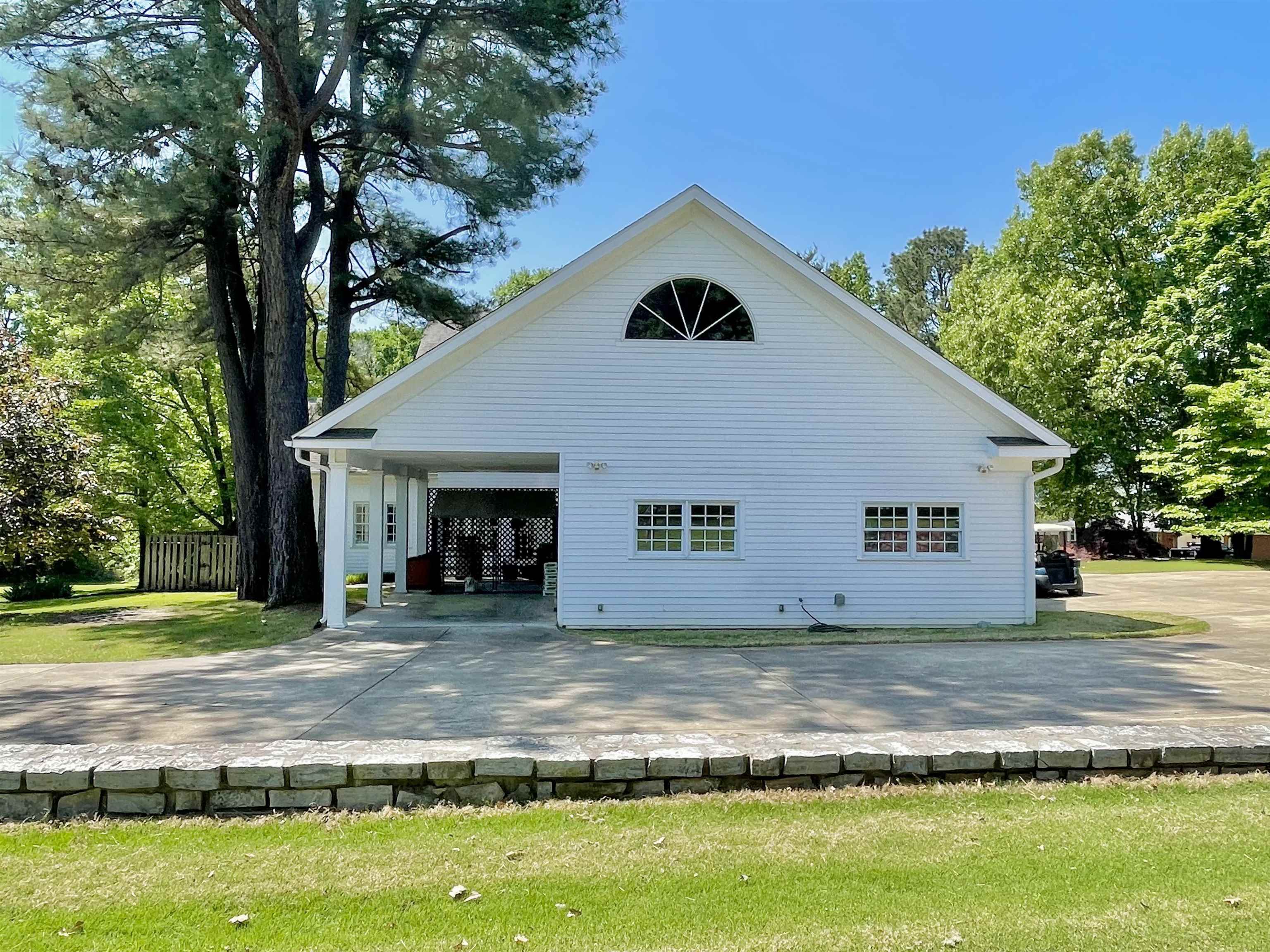 157 N Spring Street  Melbourne, AR