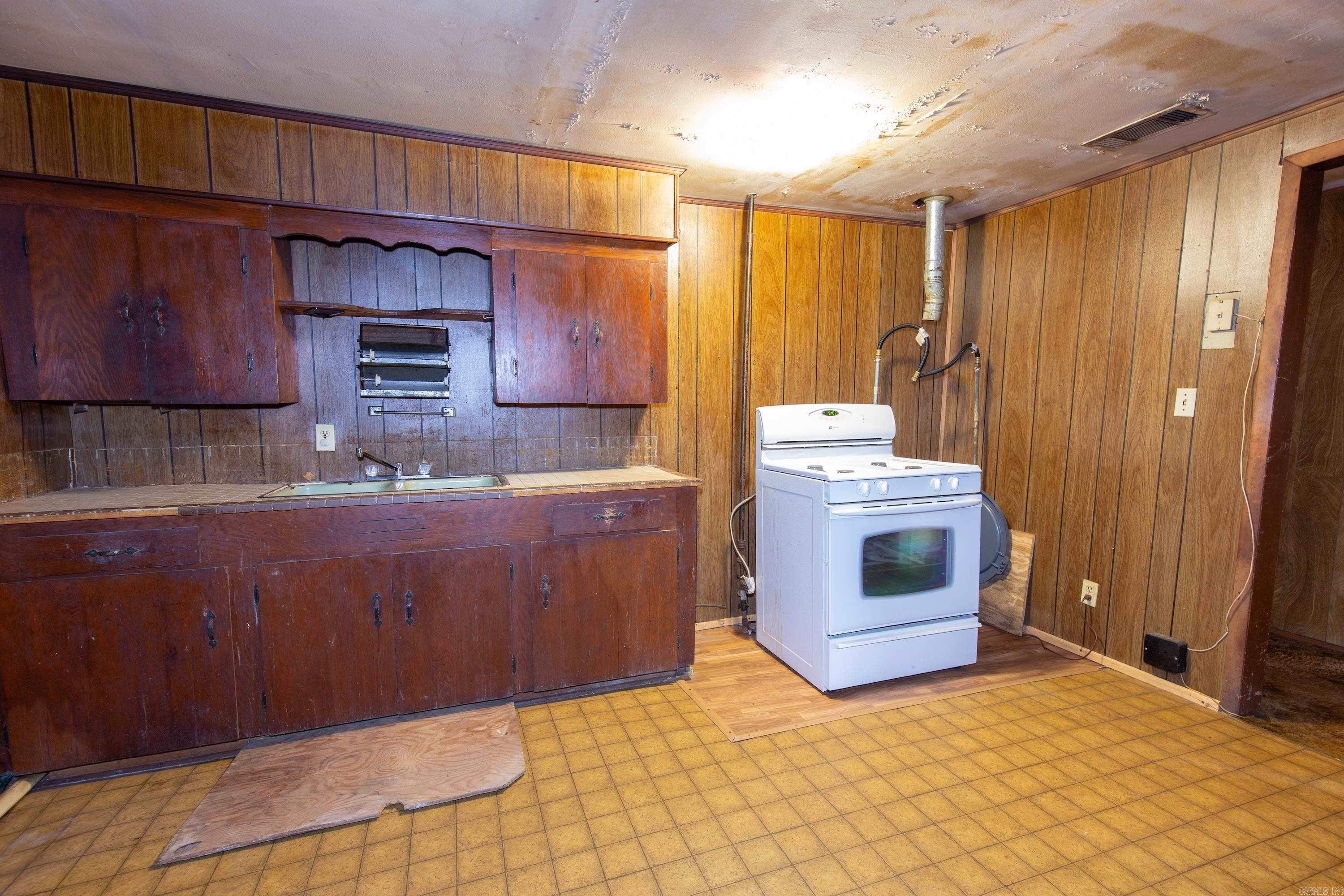 910 Ray Rd.  Jacksonville, AR