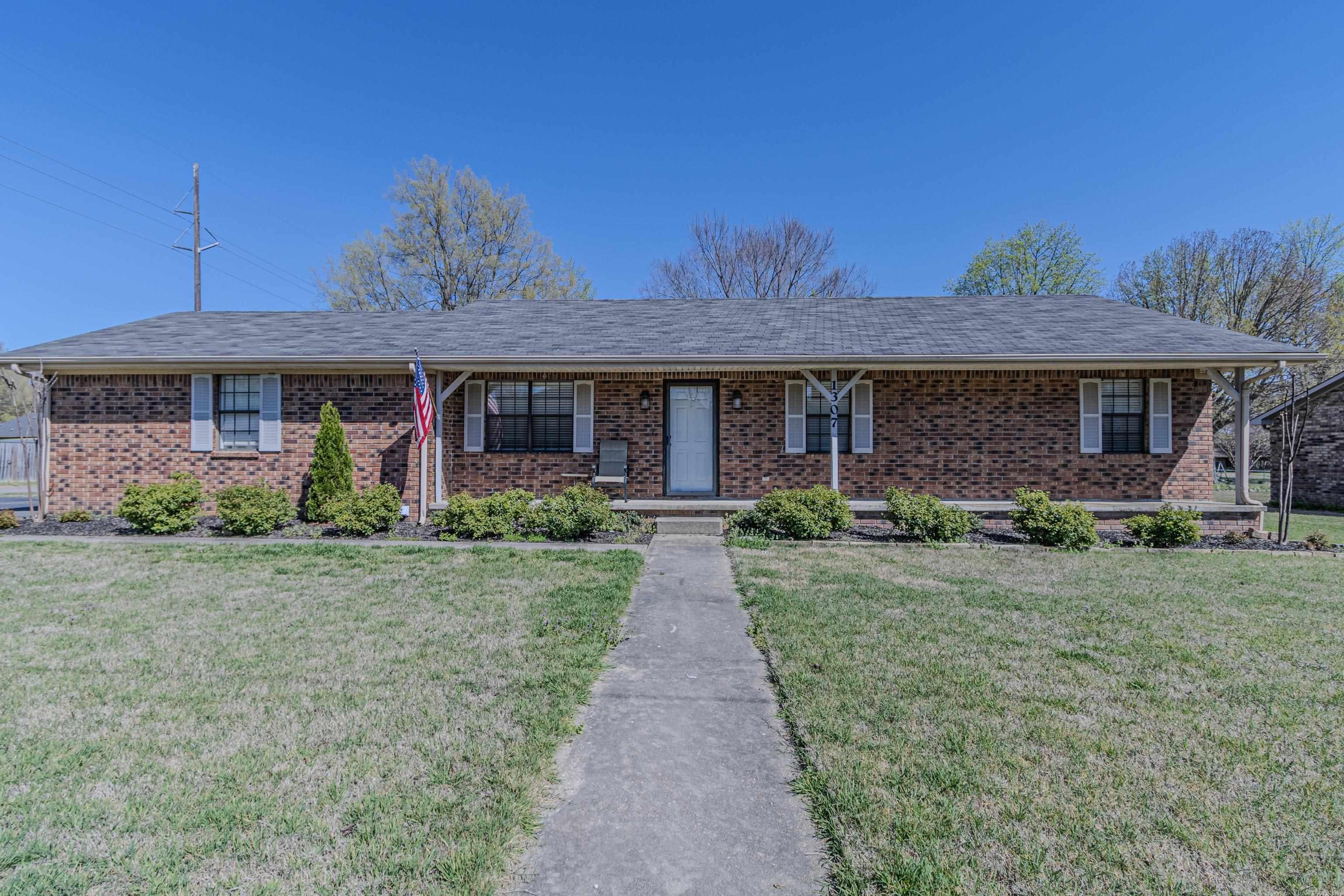 1307 Daniel  Paragould, AR