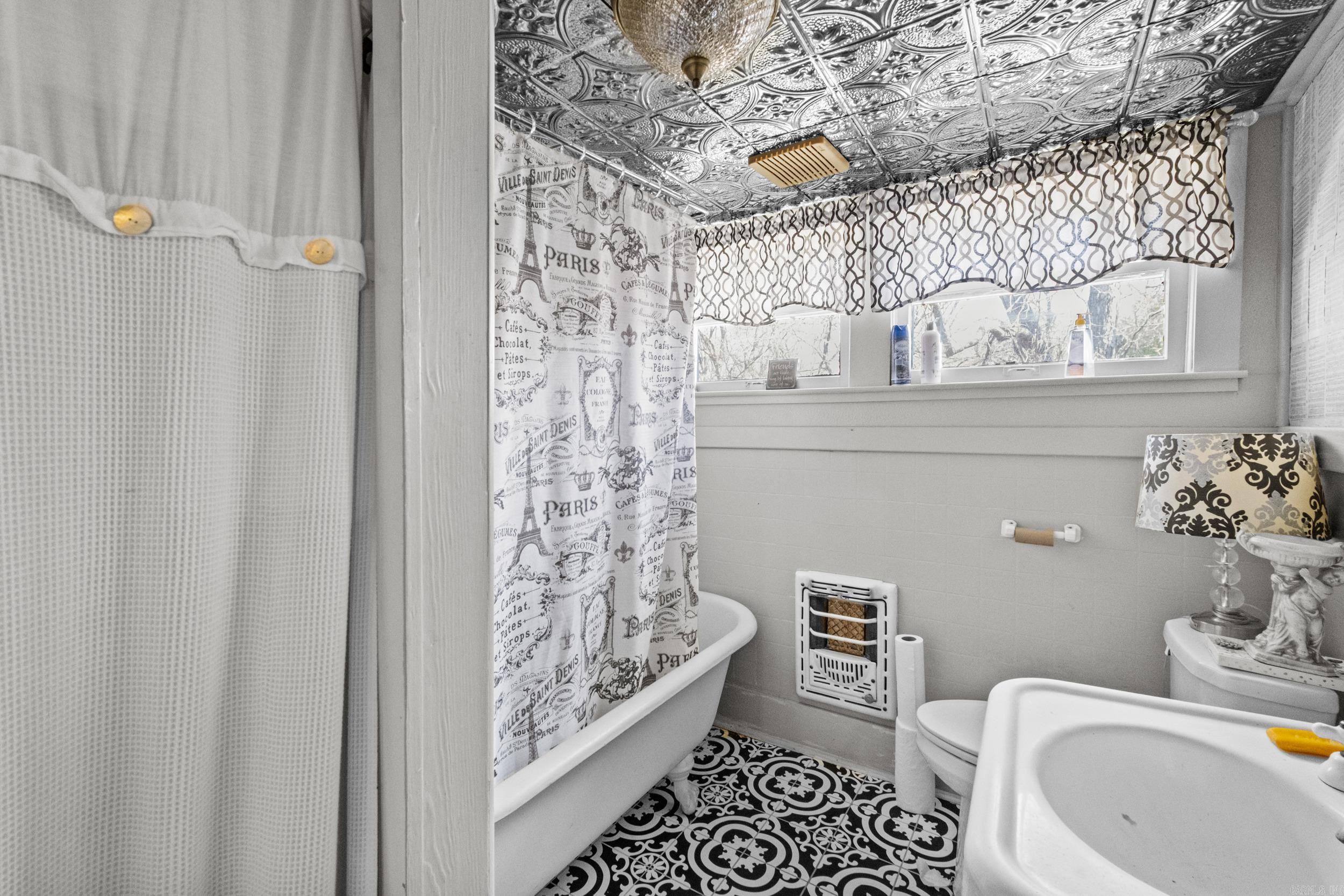 610 W Center  Searcy, AR