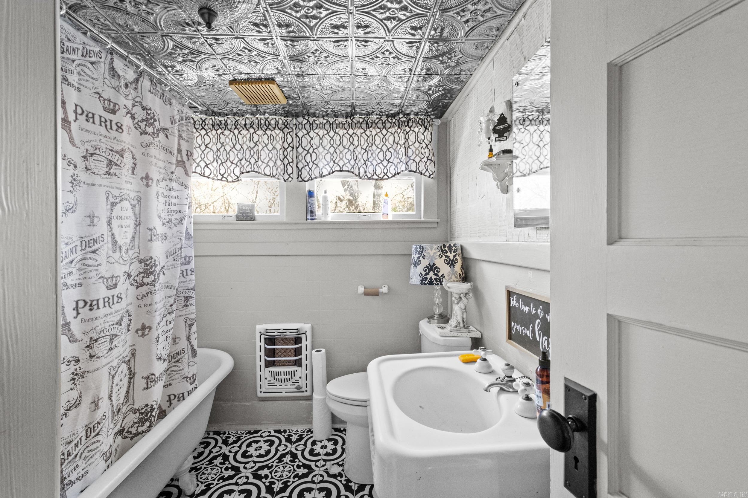 610 W Center  Searcy, AR