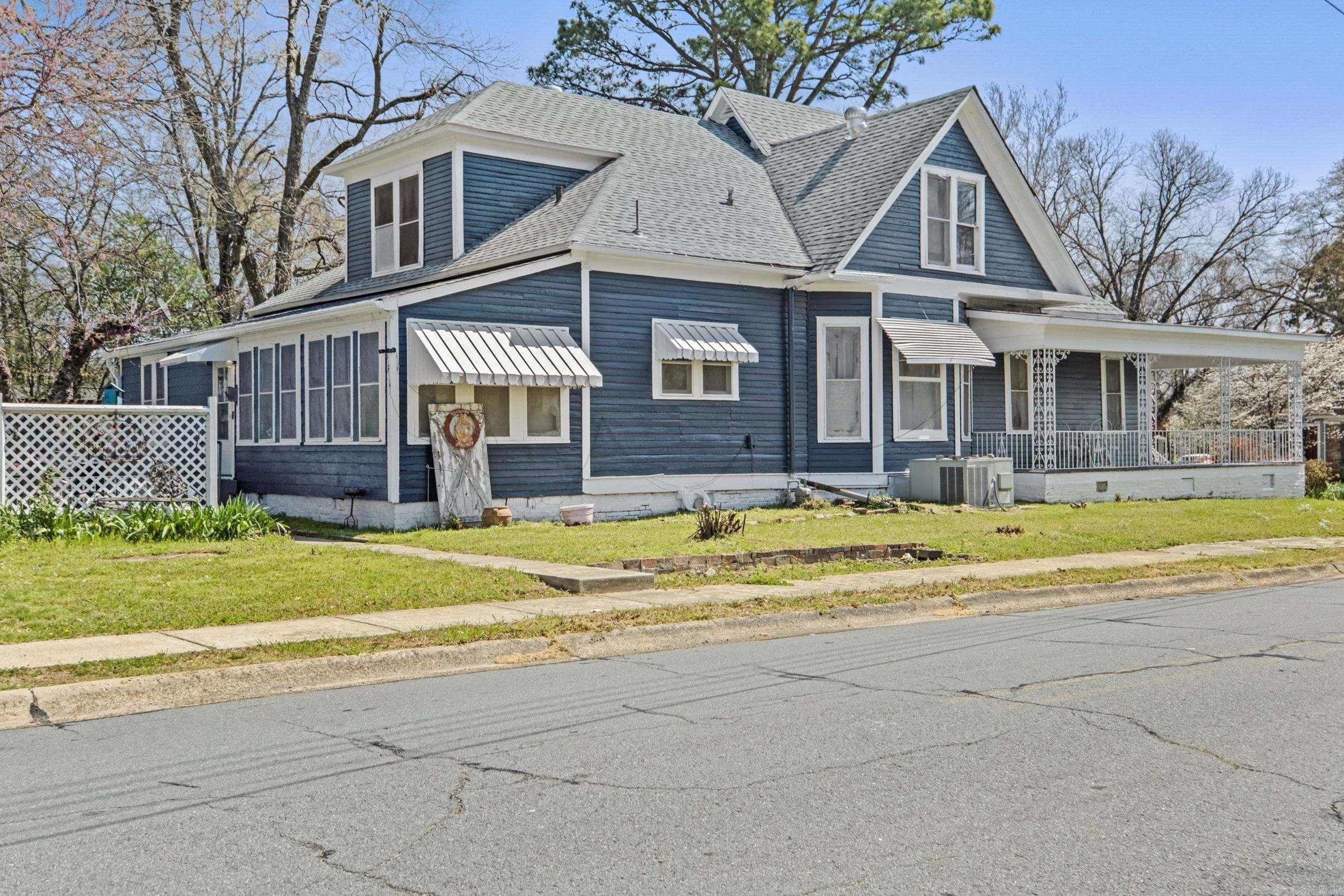 610 W Center  Searcy, AR