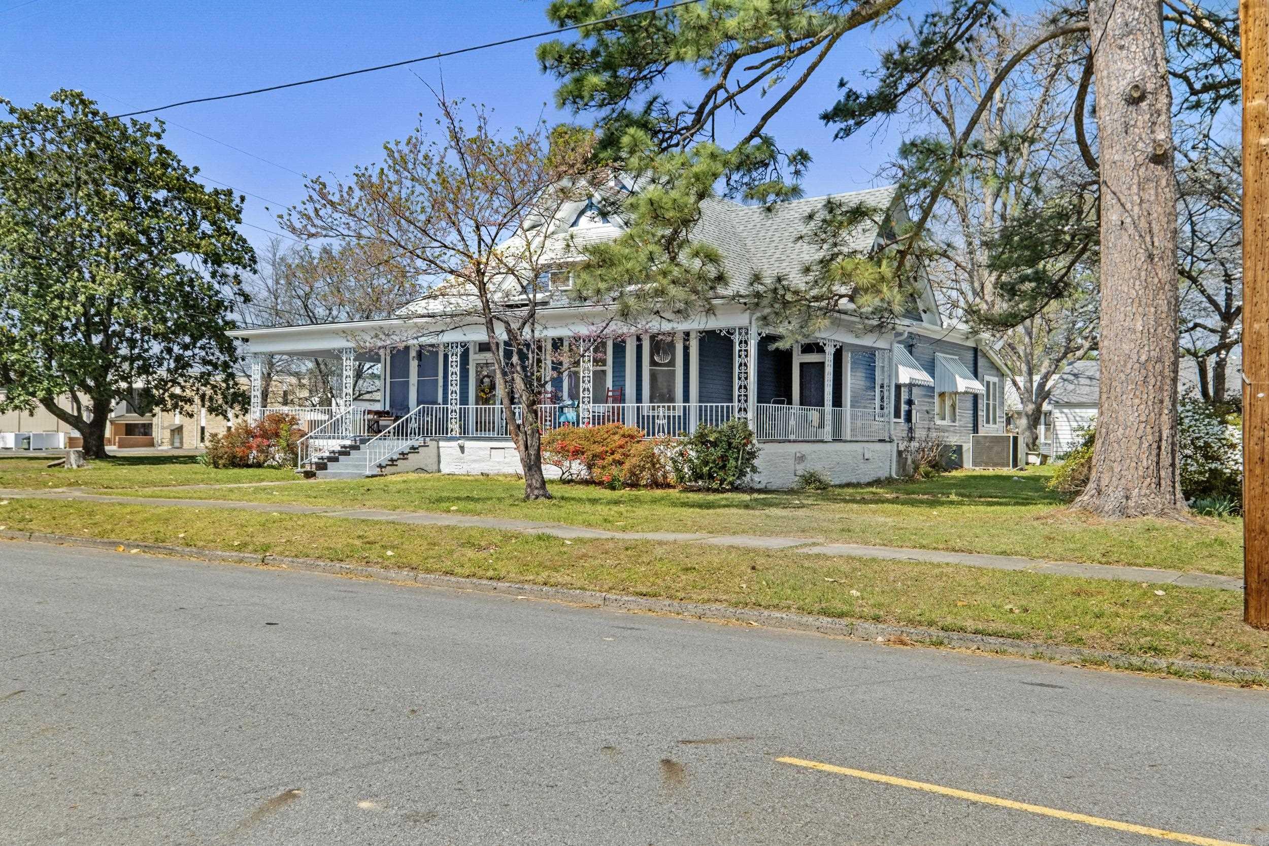 610 W Center  Searcy, AR