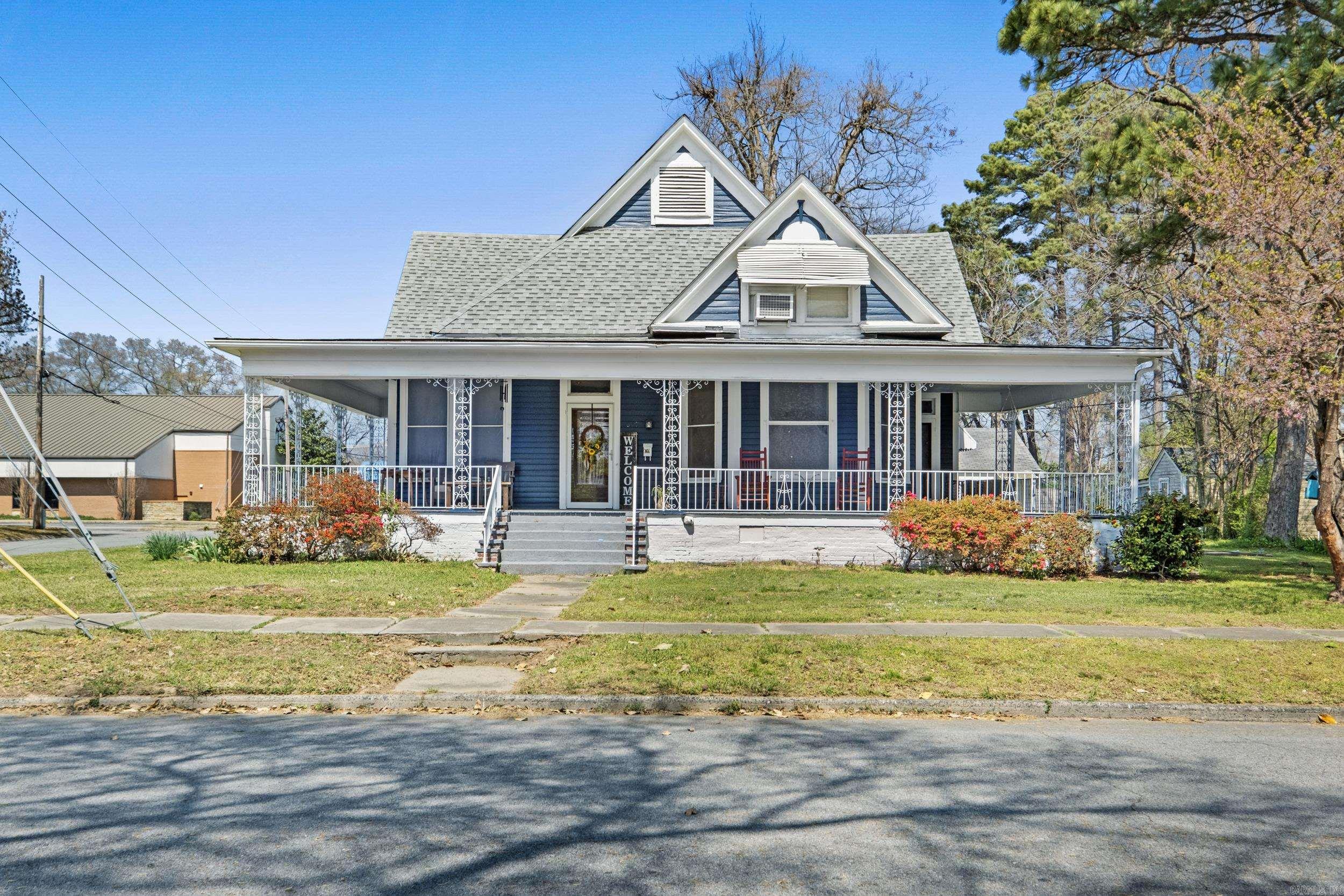 610 W Center  Searcy, AR