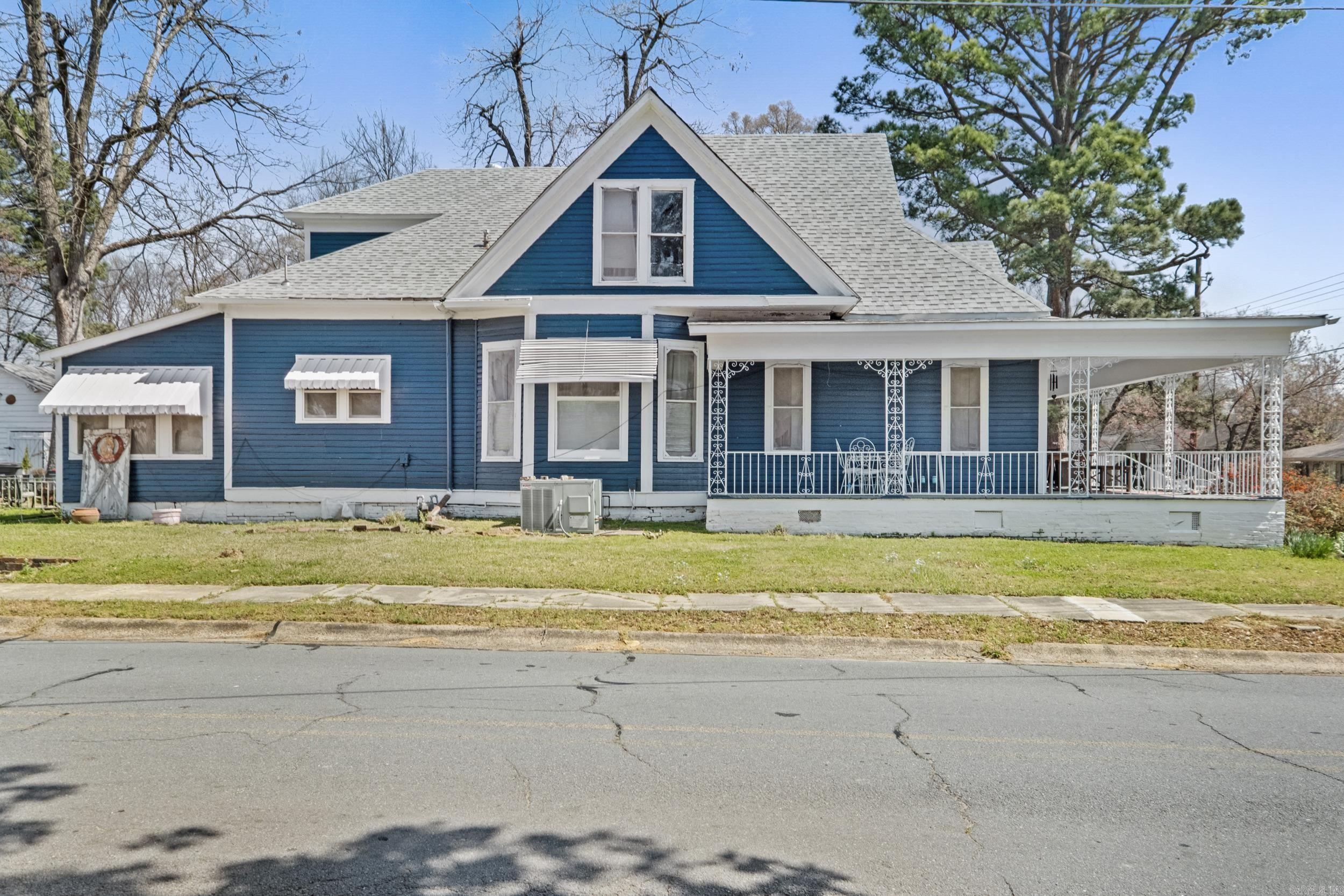 610 W Center  Searcy, AR