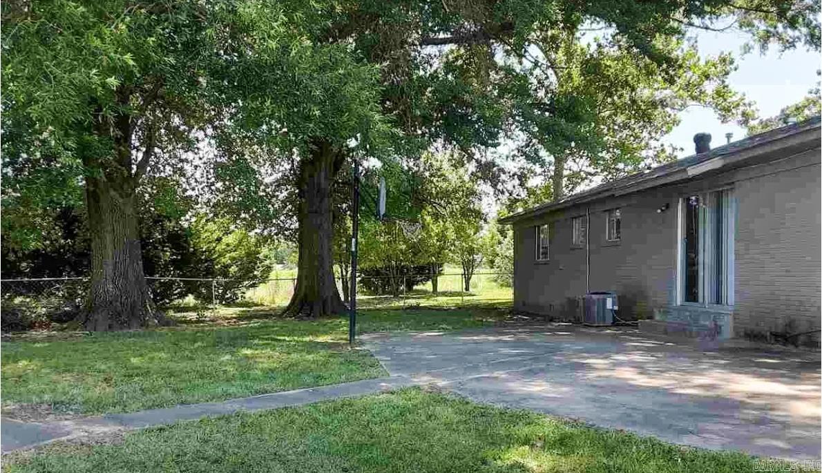 5201 N Woodland Dr  North Little Rock, AR