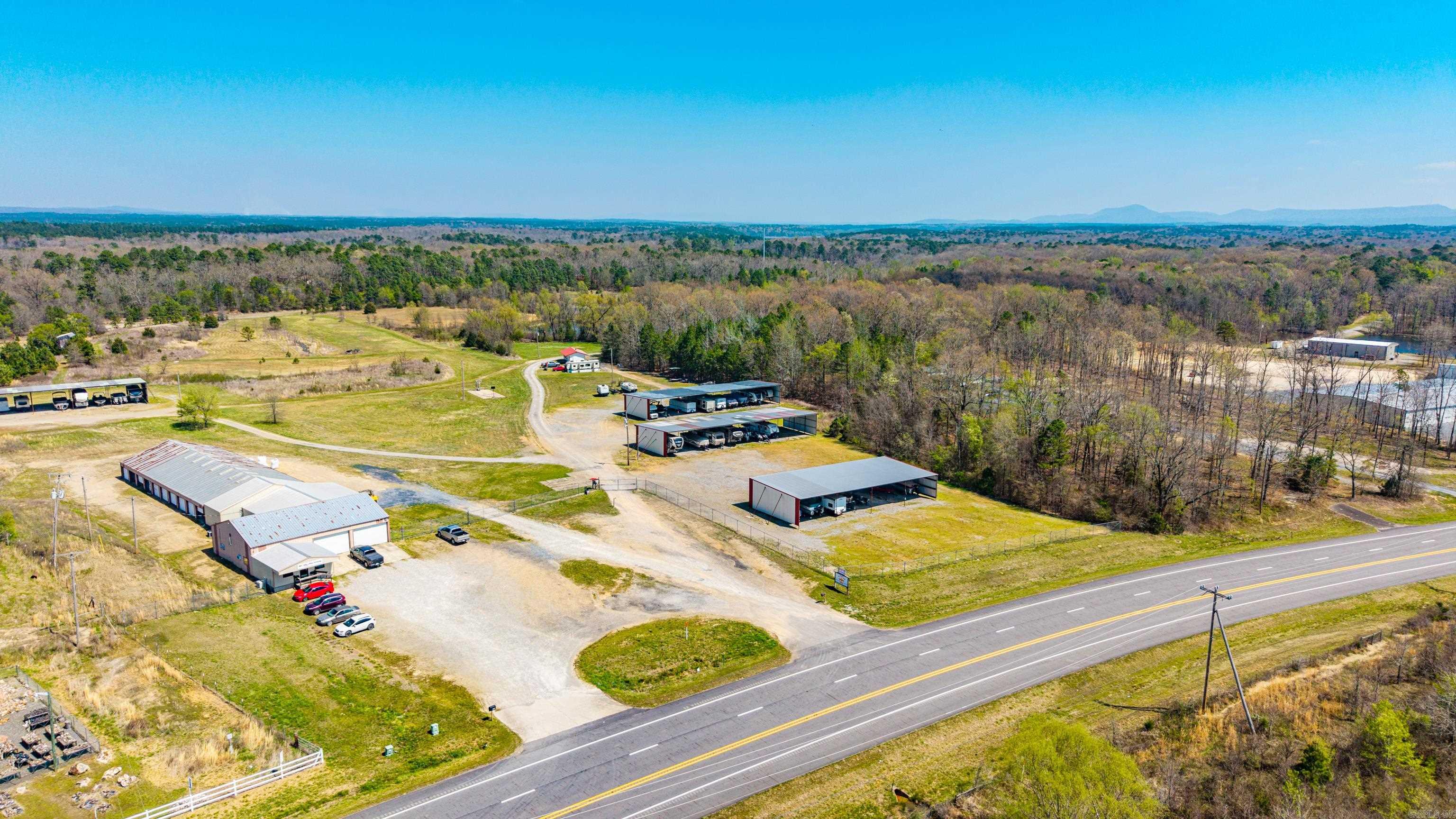 3056 Hwy 270 E  Mount Ida, AR