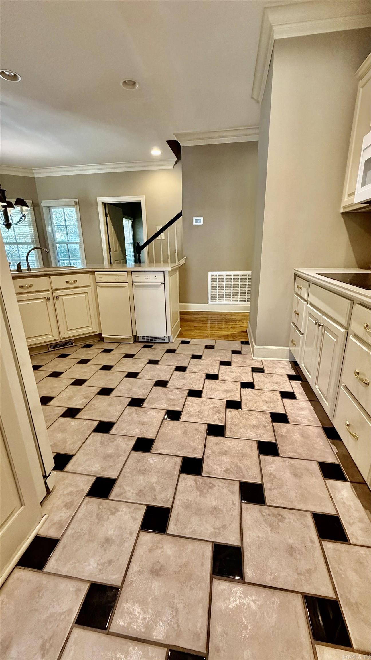 18 creekwood  North Little Rock, AR