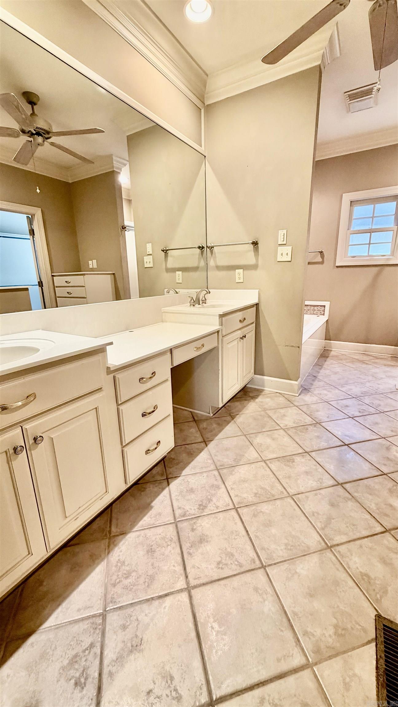 18 creekwood  North Little Rock, AR