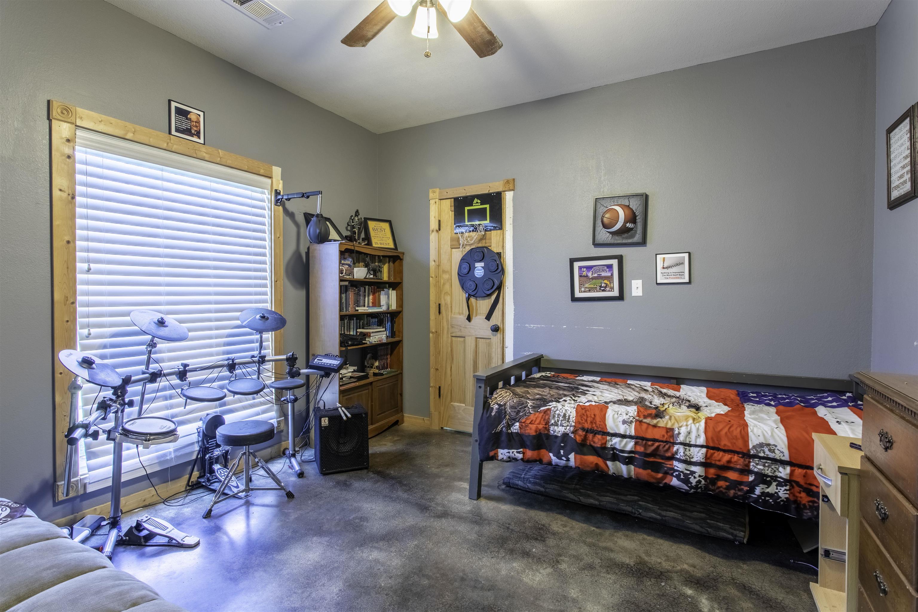 157 Alma  Highland, AR