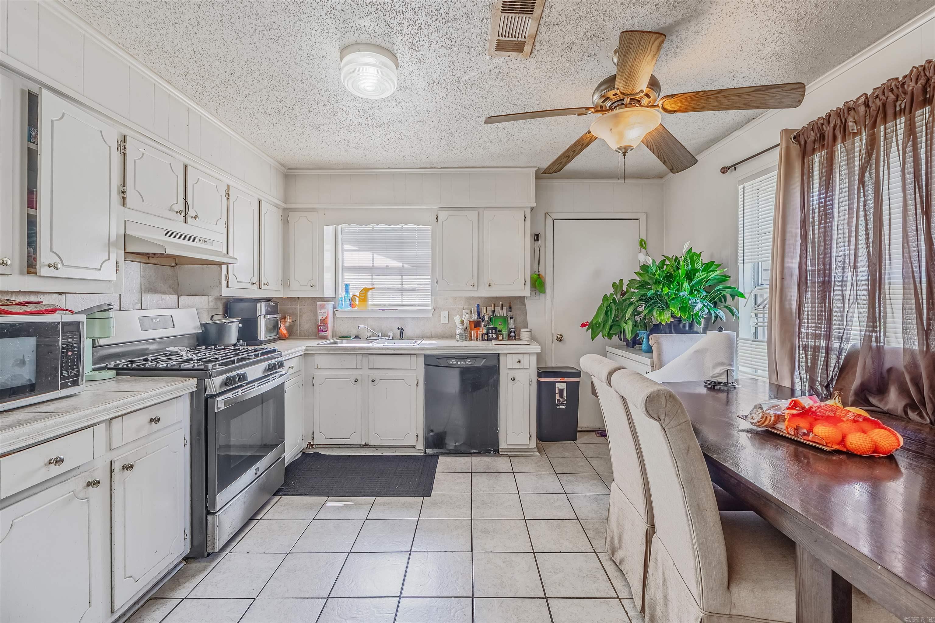 618 & 620 Newcastle Dr  Sherwood, AR