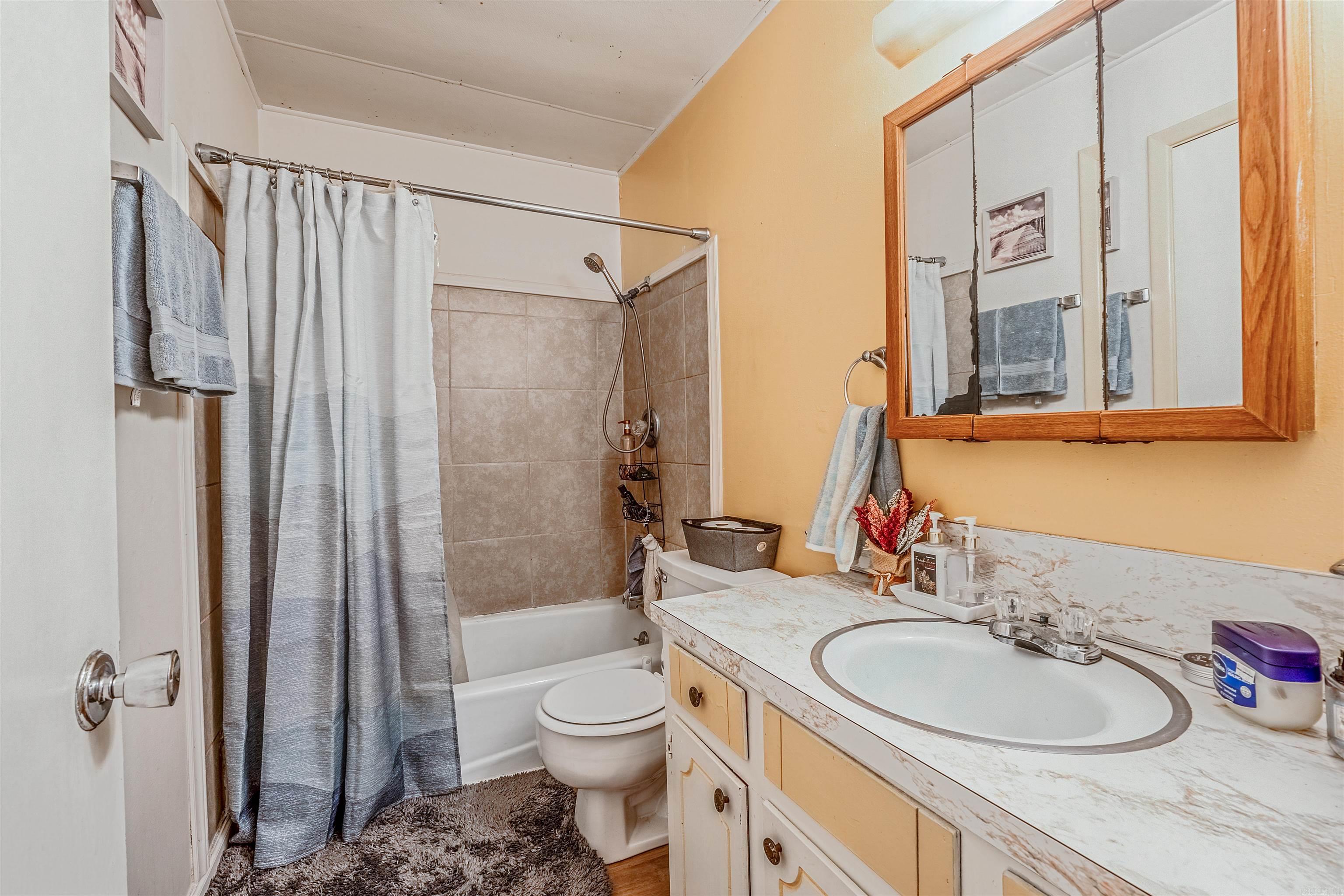 618 & 620 Newcastle Dr  Sherwood, AR