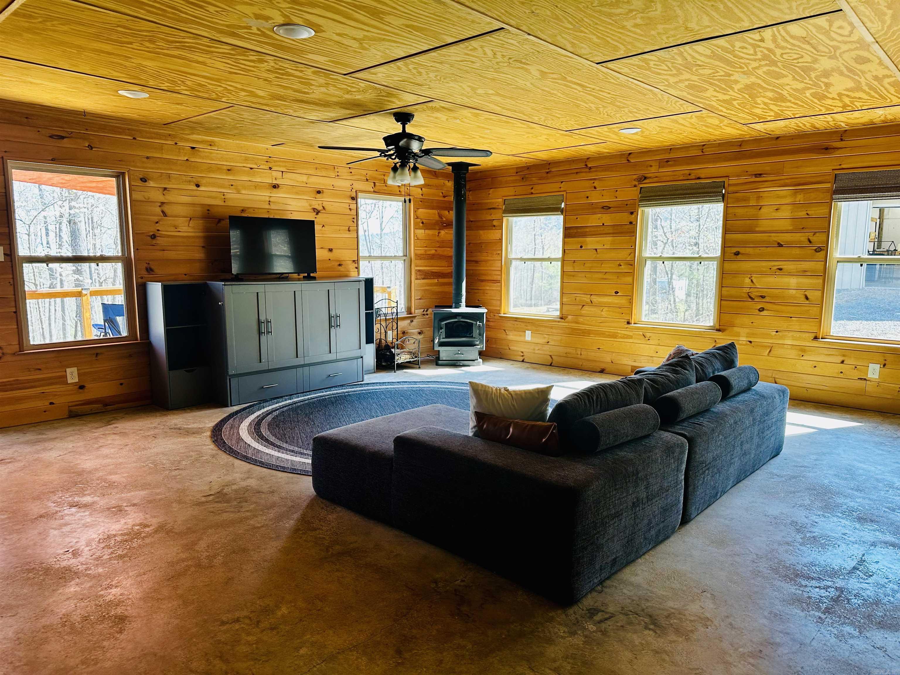 4085 Trace Ridge Rd.  Leslie, AR