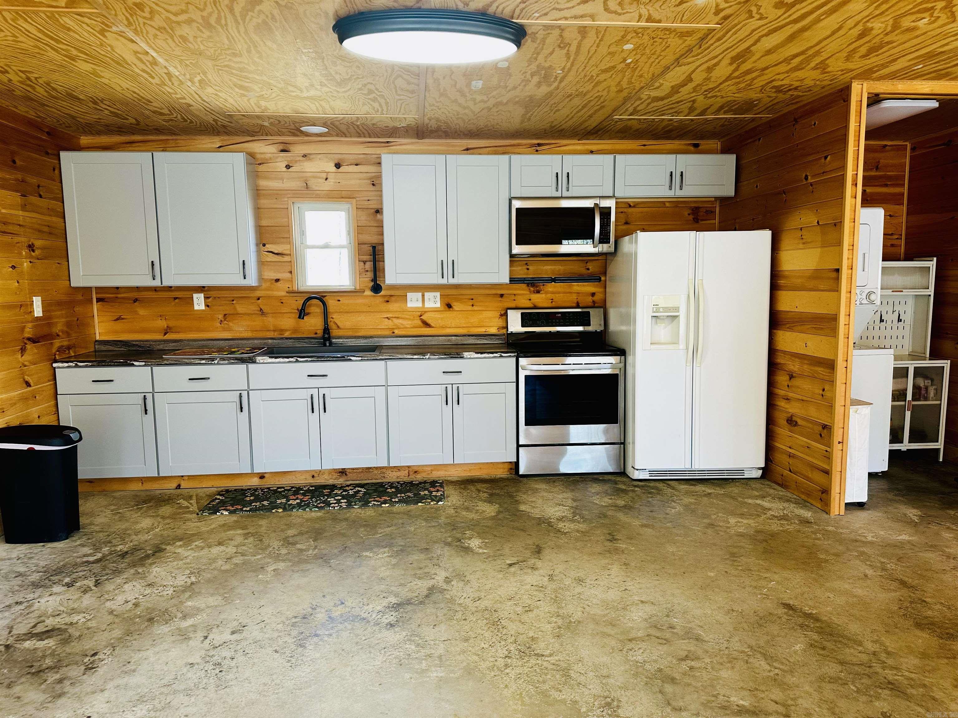 4085 Trace Ridge Rd.  Leslie, AR