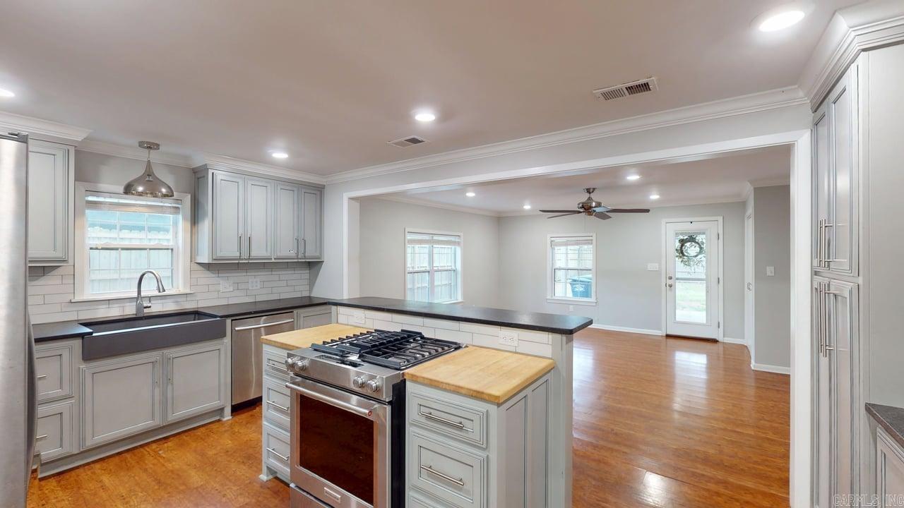 1923 Clifton  Conway, AR