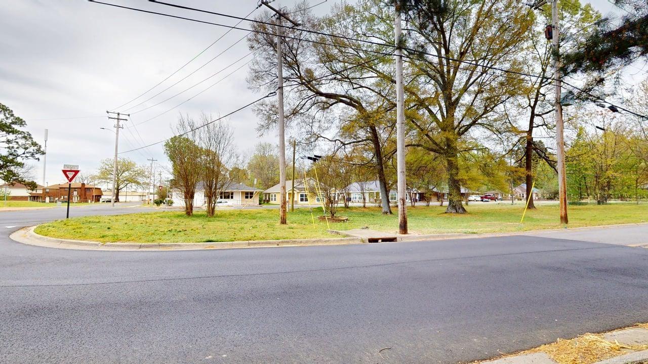 1923 Clifton  Conway, AR