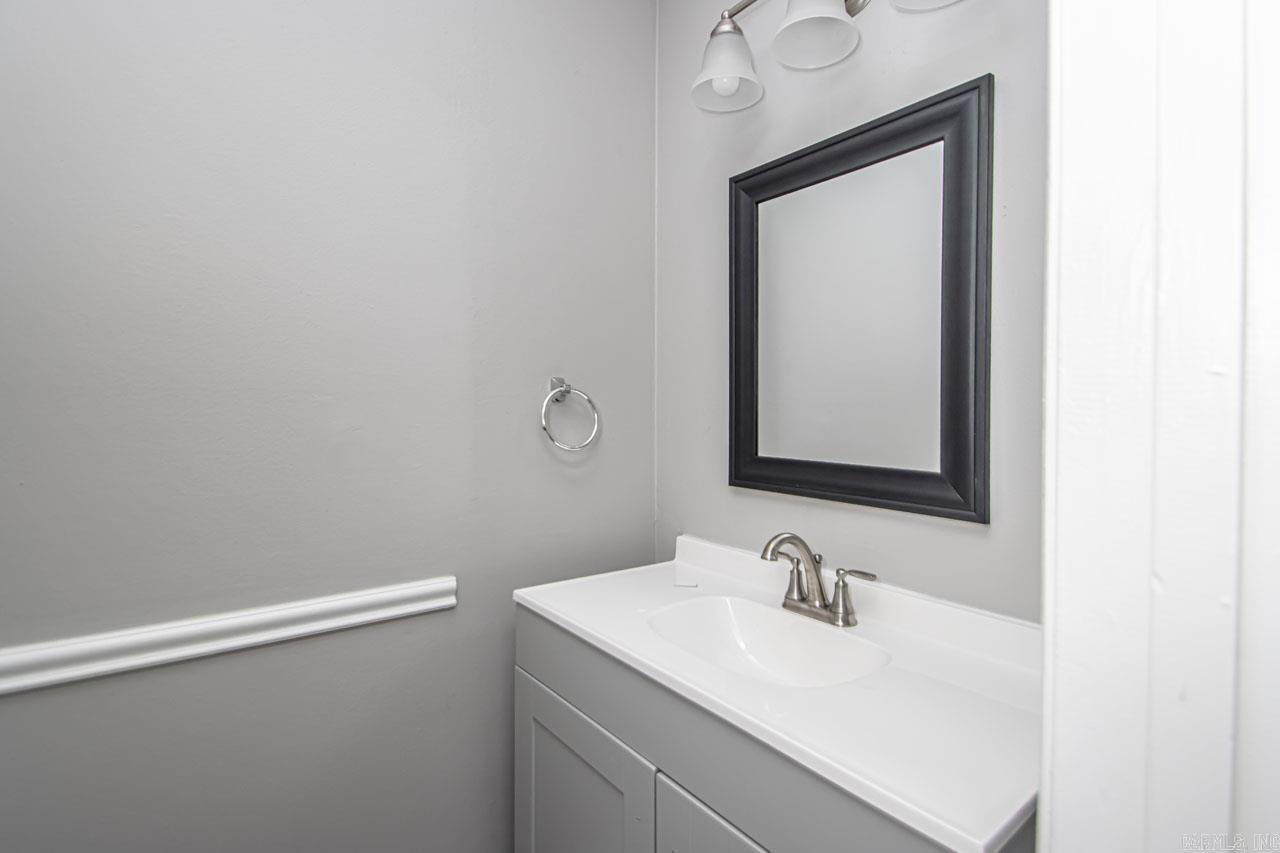 1820 Sanford Dr  Little Rock, AR