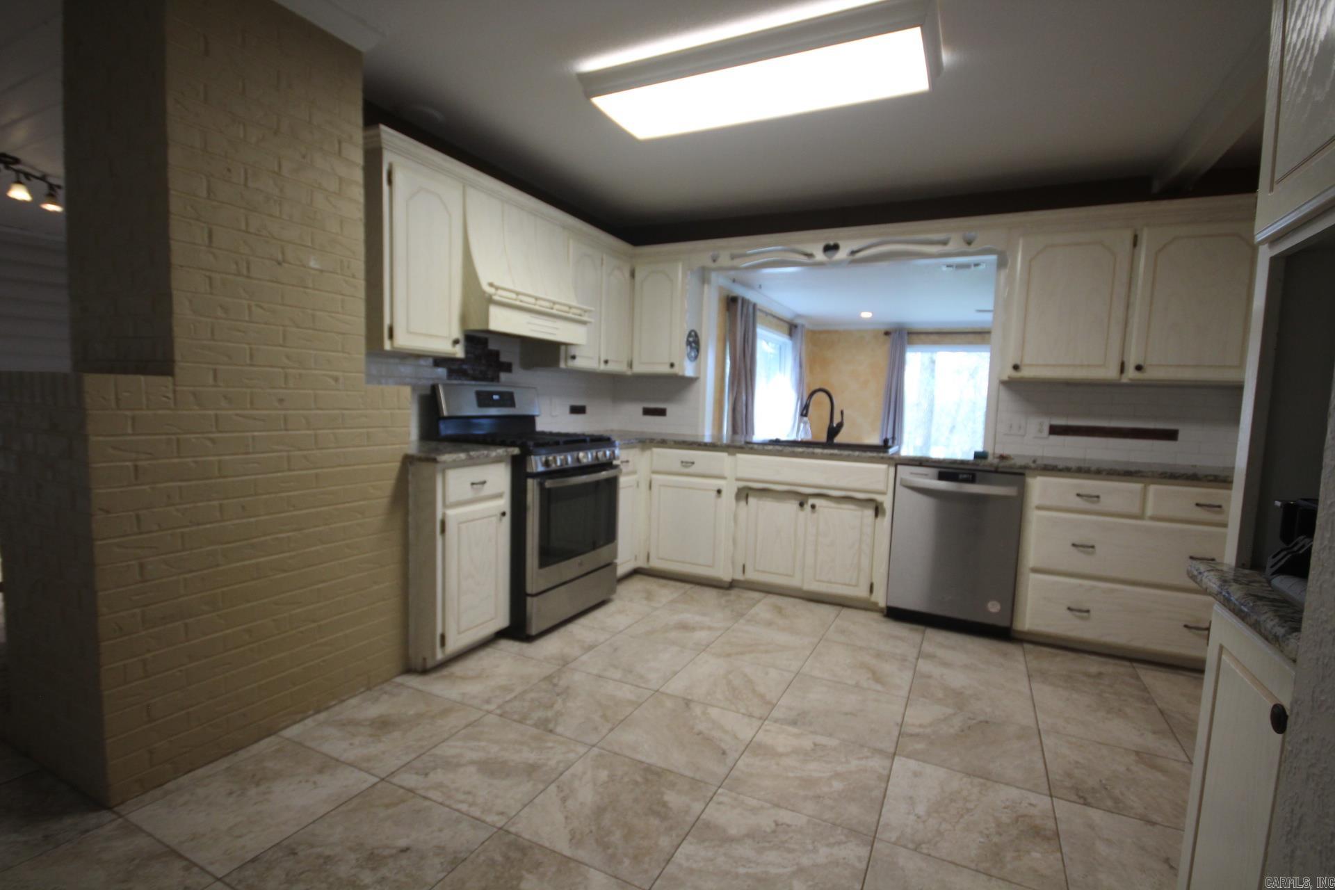 330 N Park  Lockesburg, AR