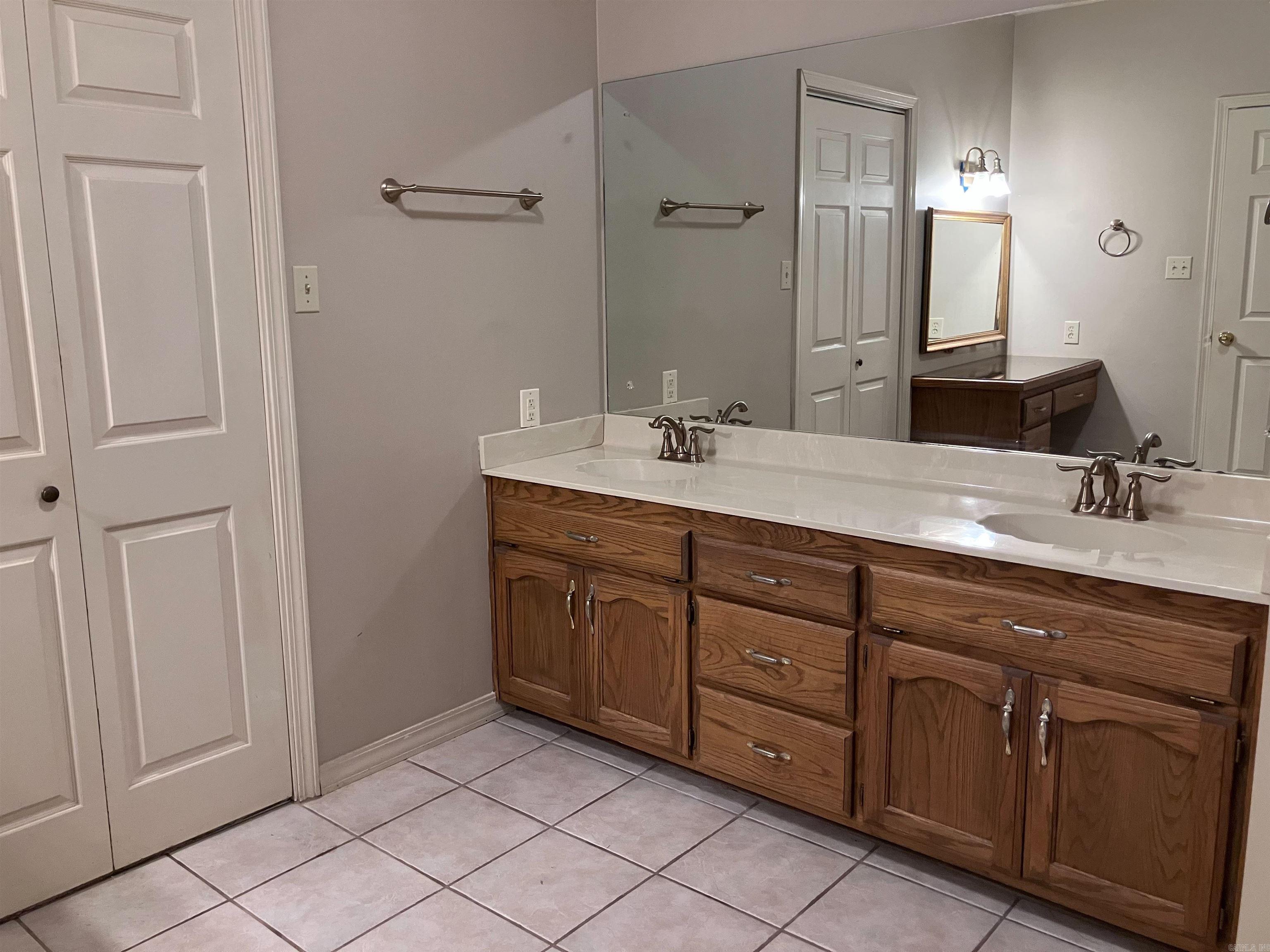 9 River Oaks Boulevard Searcy, AR 72143