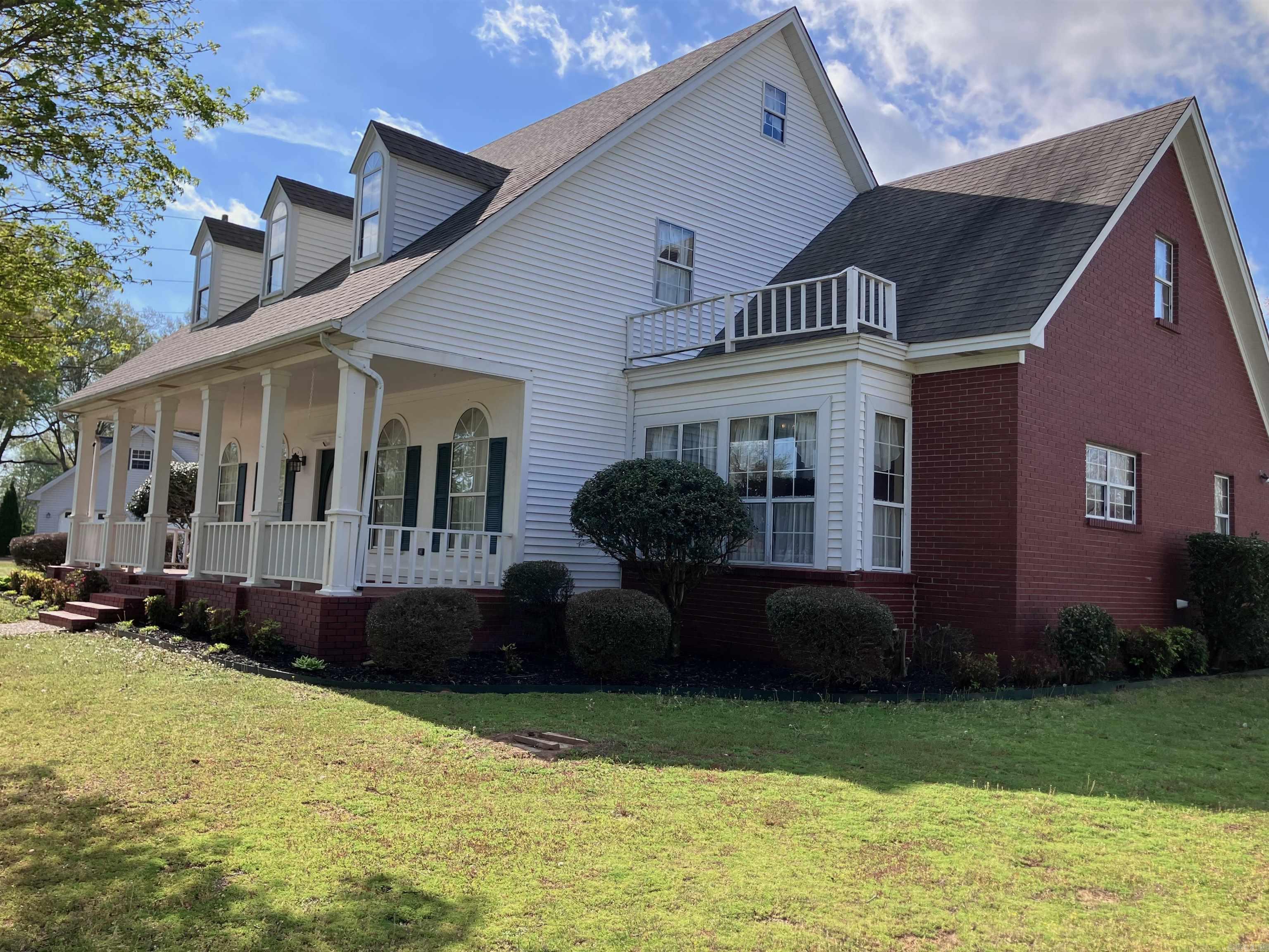 9 River Oaks Boulevard Searcy, AR 72143