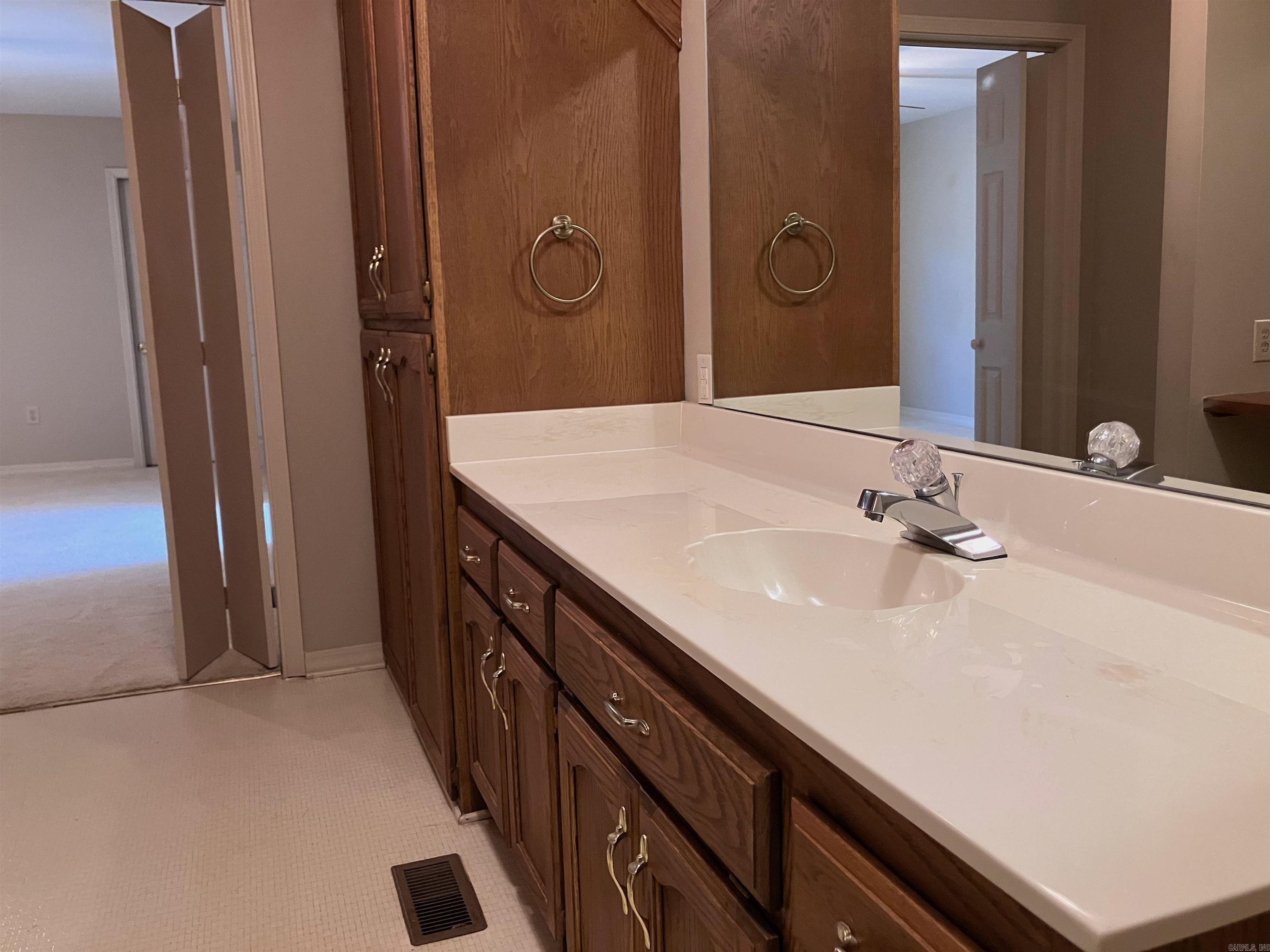 9 River Oaks  Searcy, AR