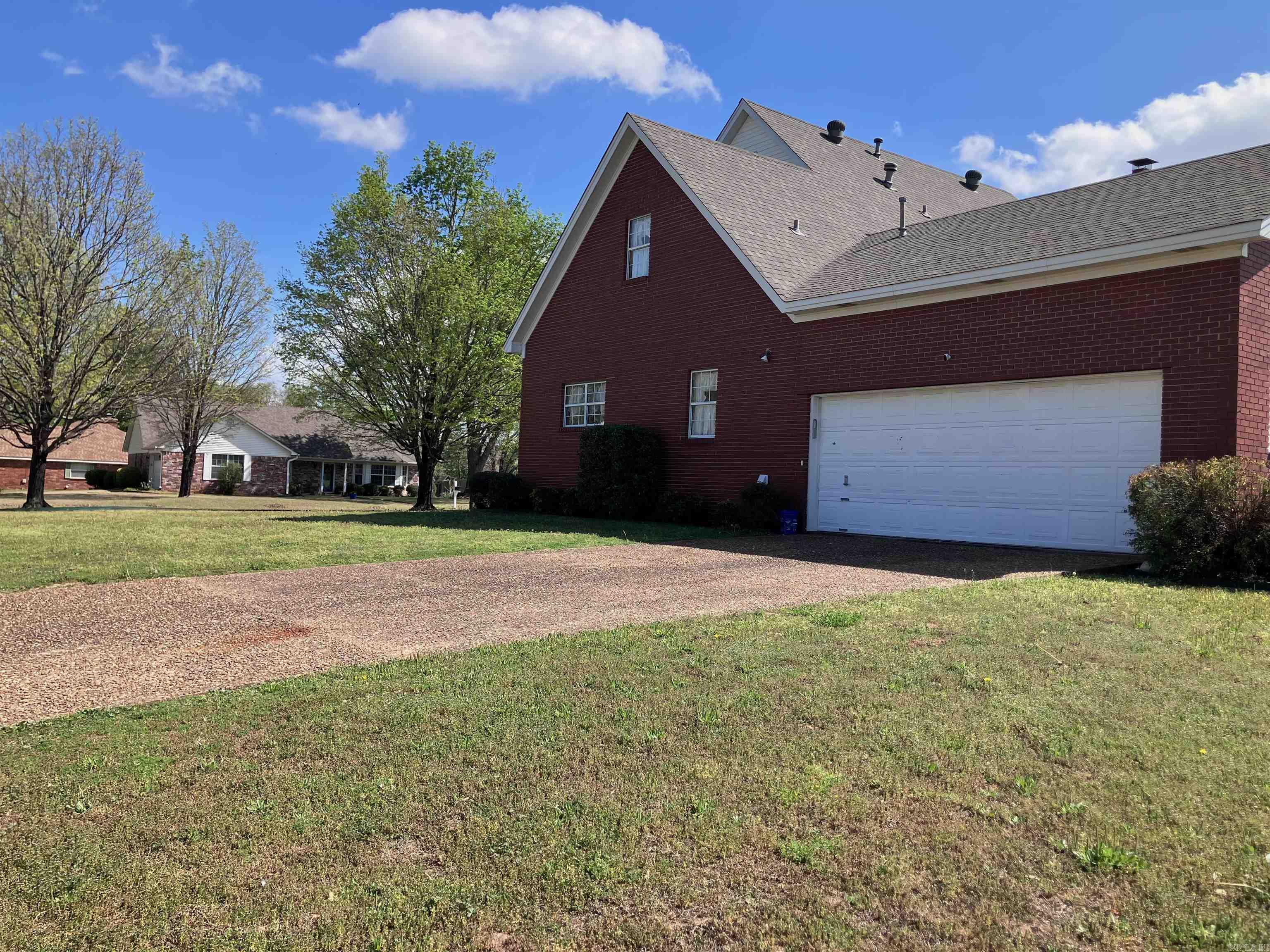 9 River Oaks Boulevard Searcy, AR 72143