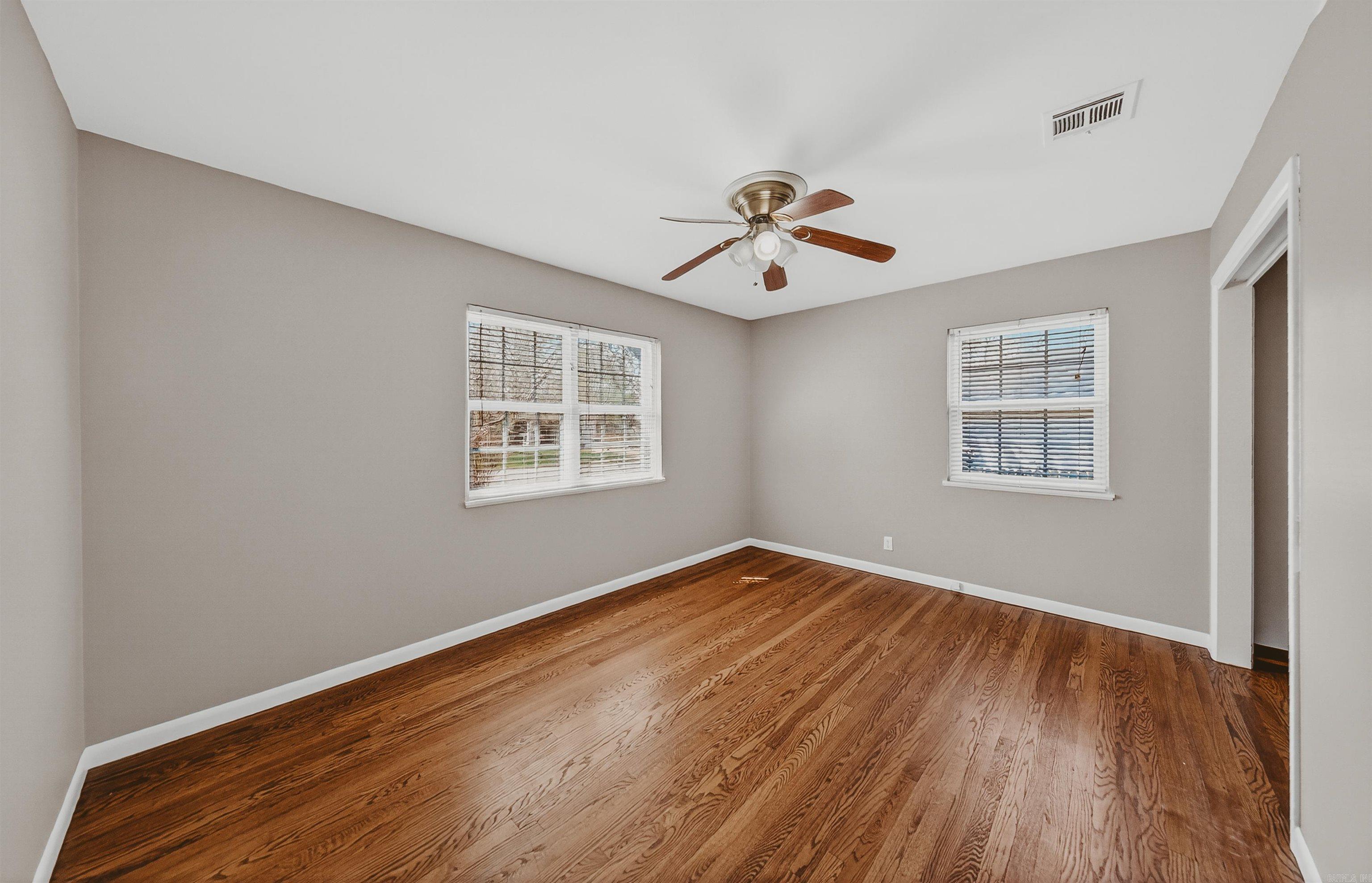 823 W Granite  Siloam Springs, AR