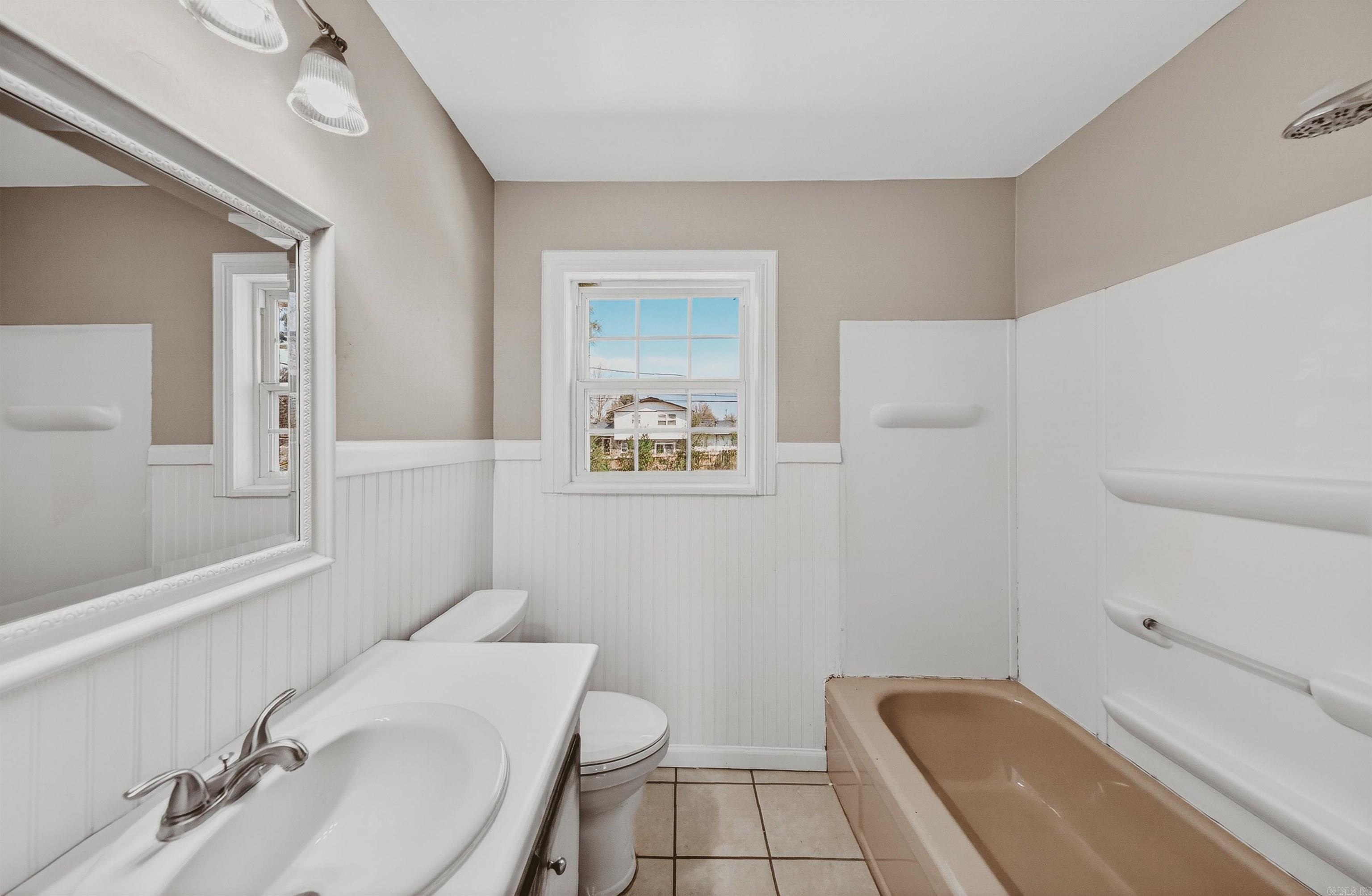 823 W Granite  Siloam Springs, AR