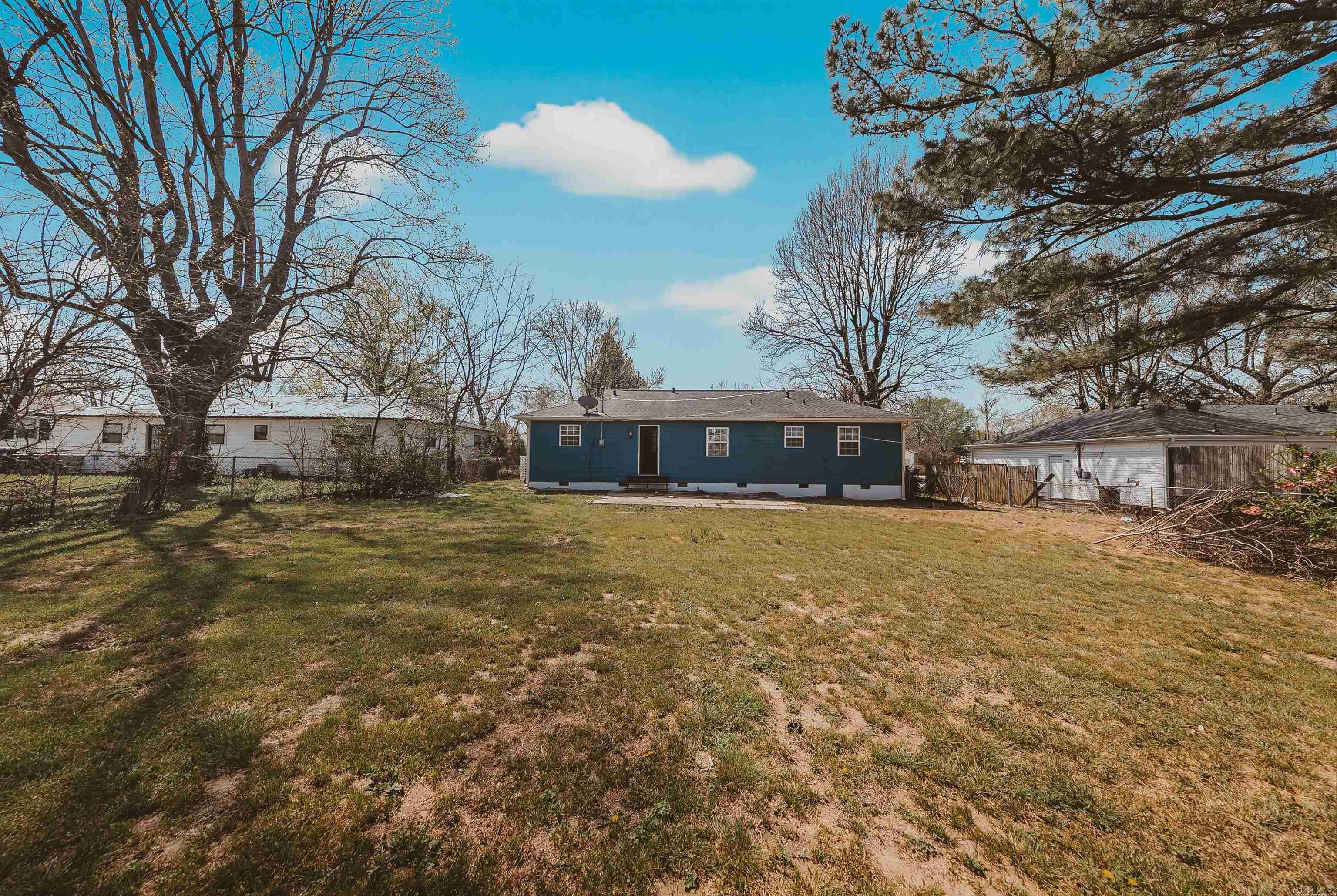 823 W Granite  Siloam Springs, AR