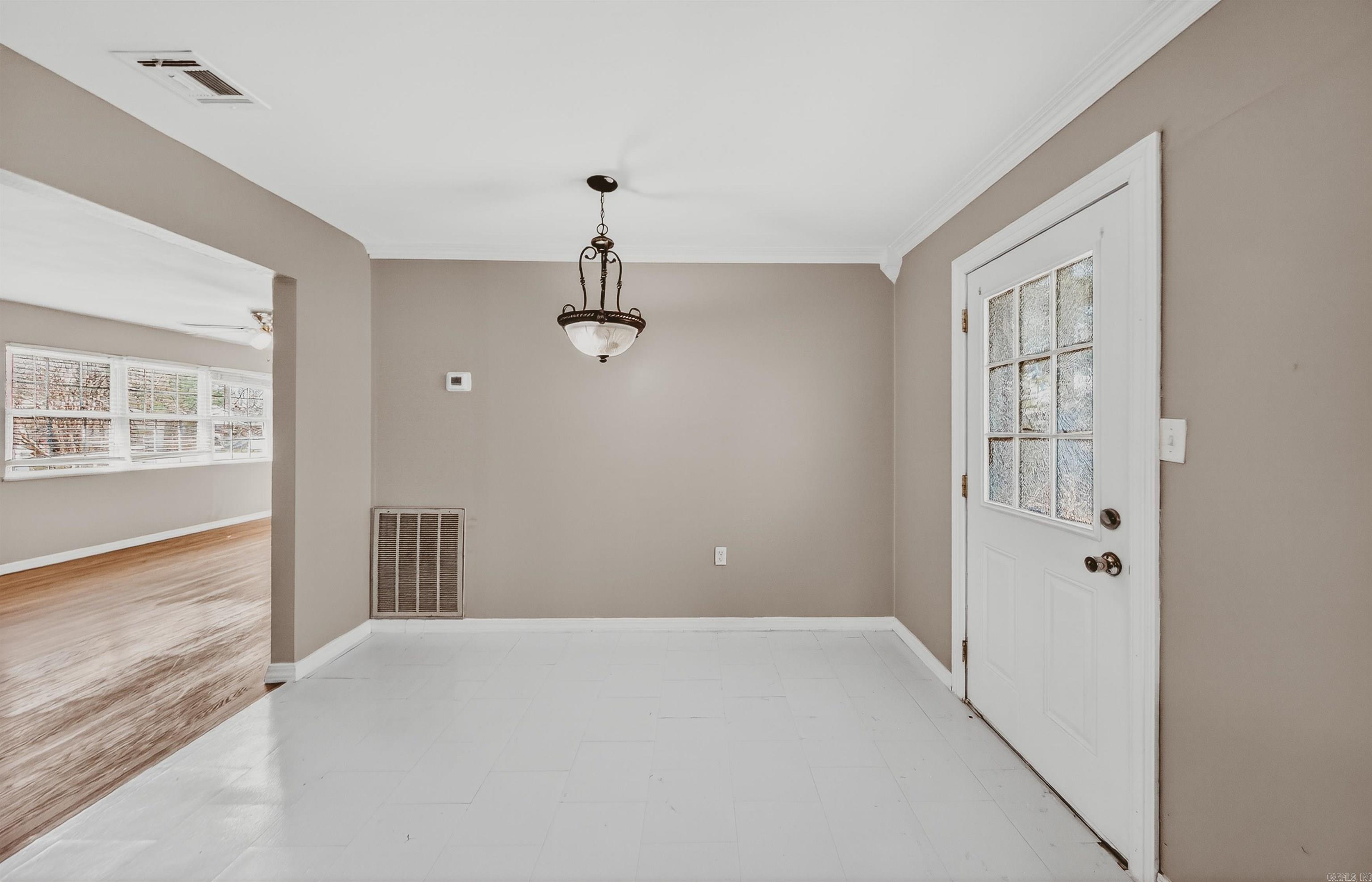 823 W Granite  Siloam Springs, AR